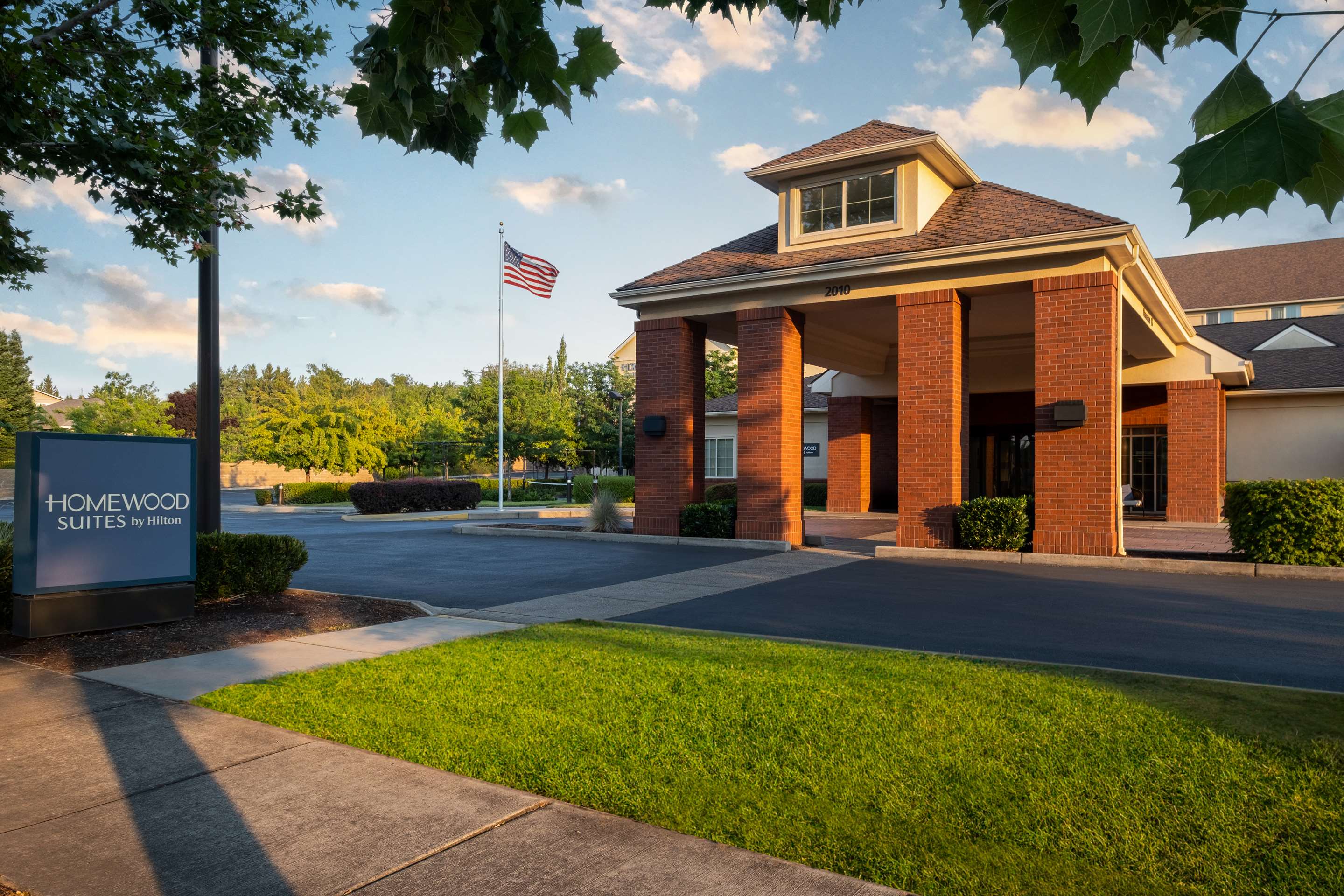 Exterior | Homewood Suites Medford