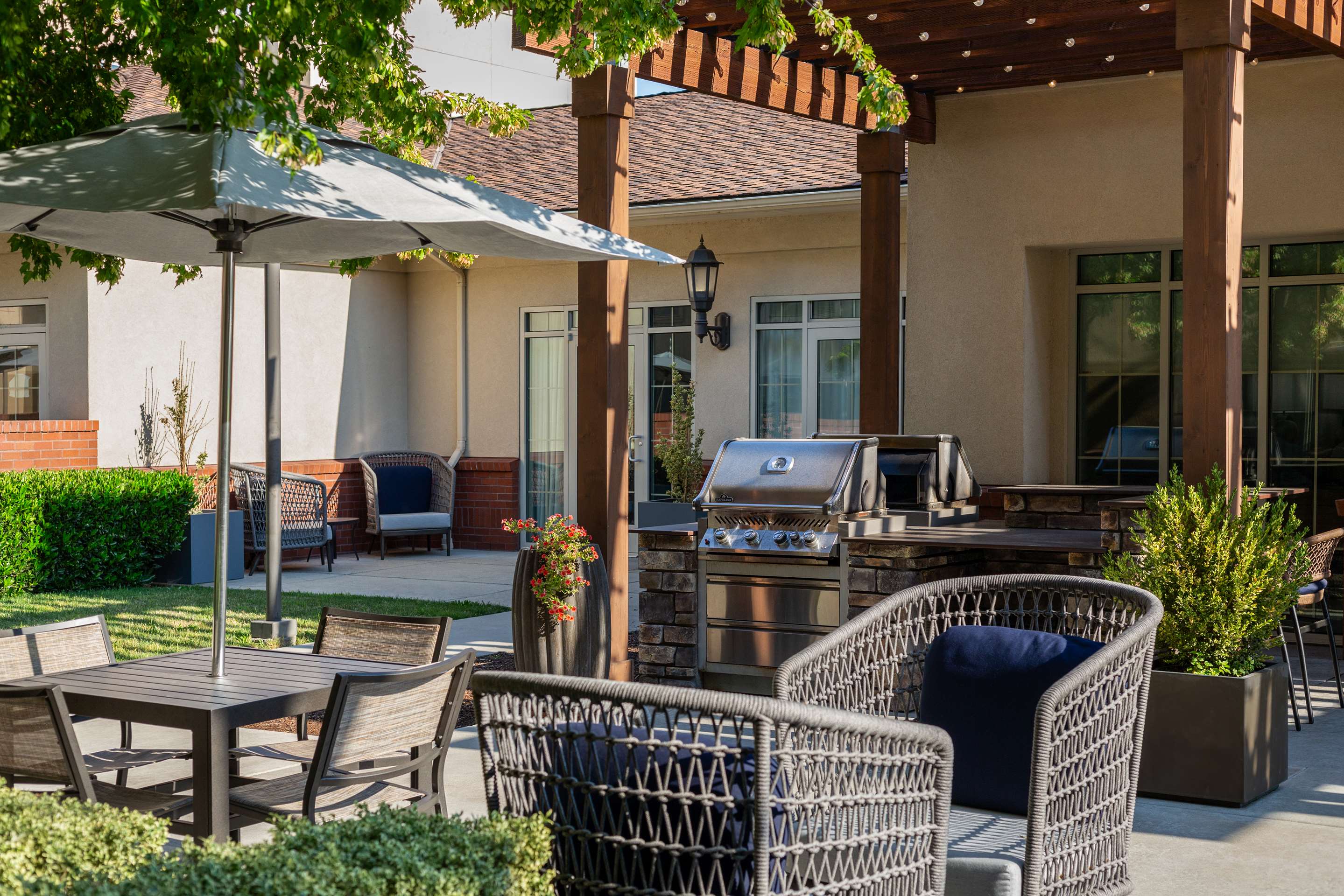 Exterior | Homewood Suites Medford