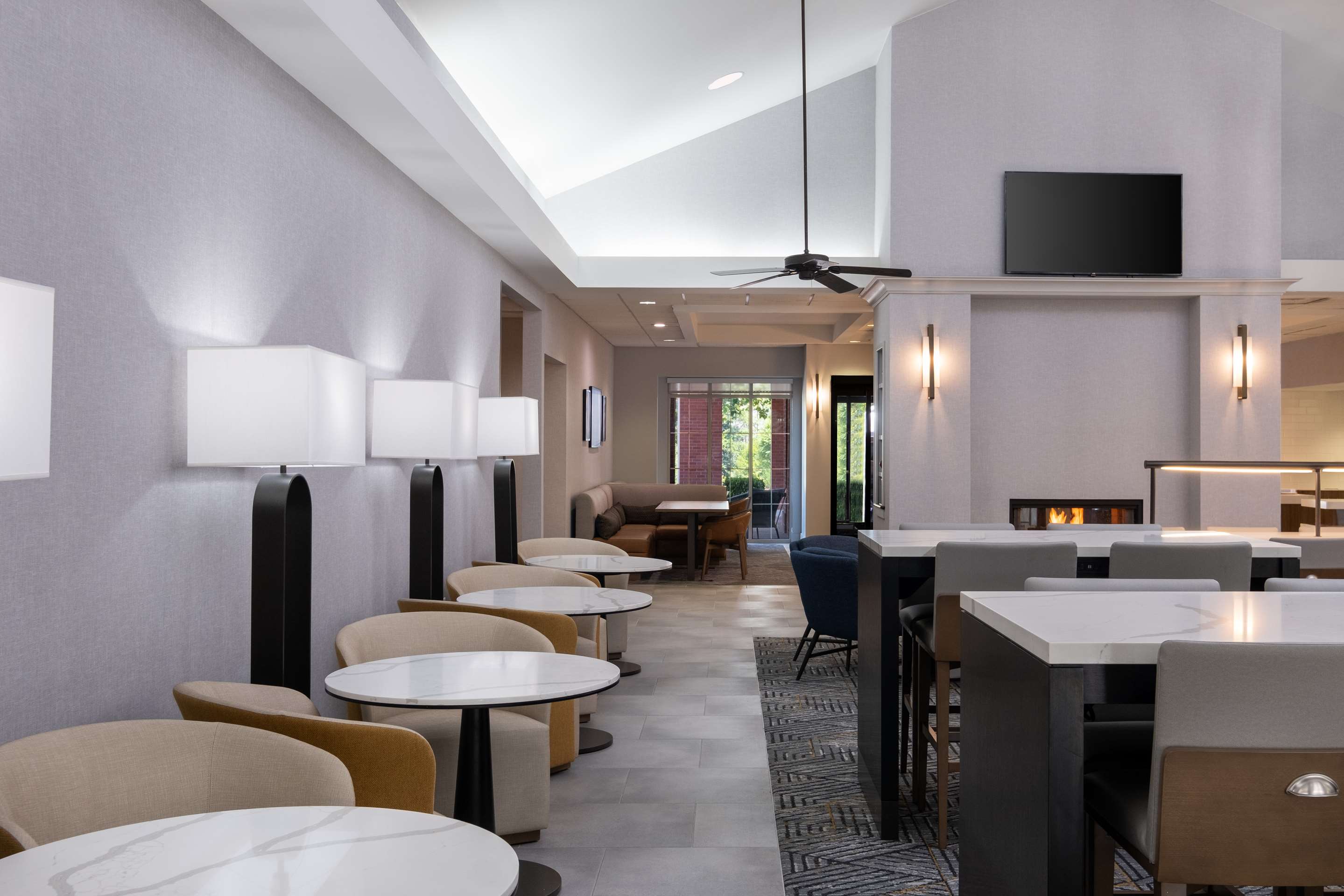 Lobby | Homewood Suites Medford