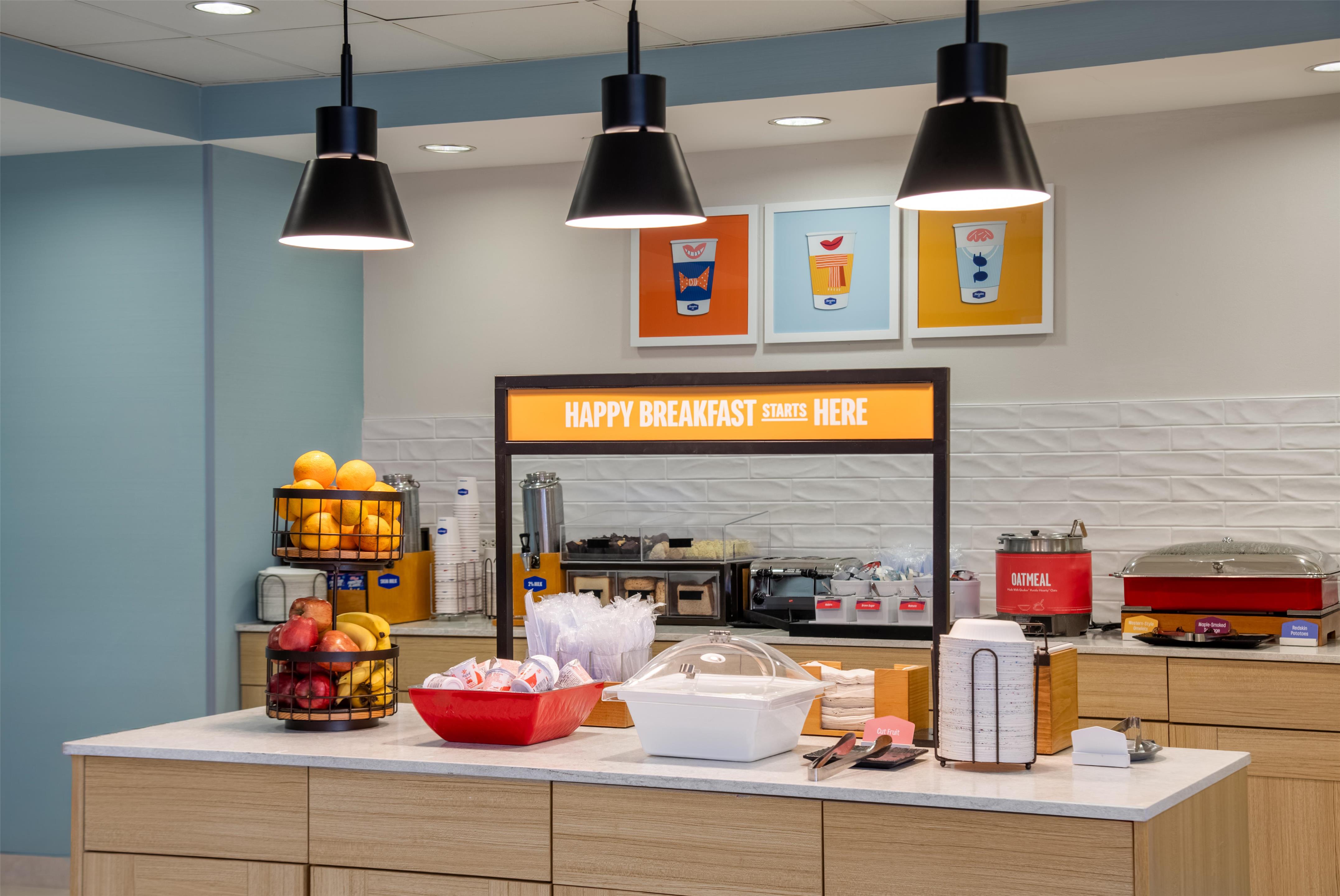 Breakfast Area | Hampton Inn & Suites Prattville