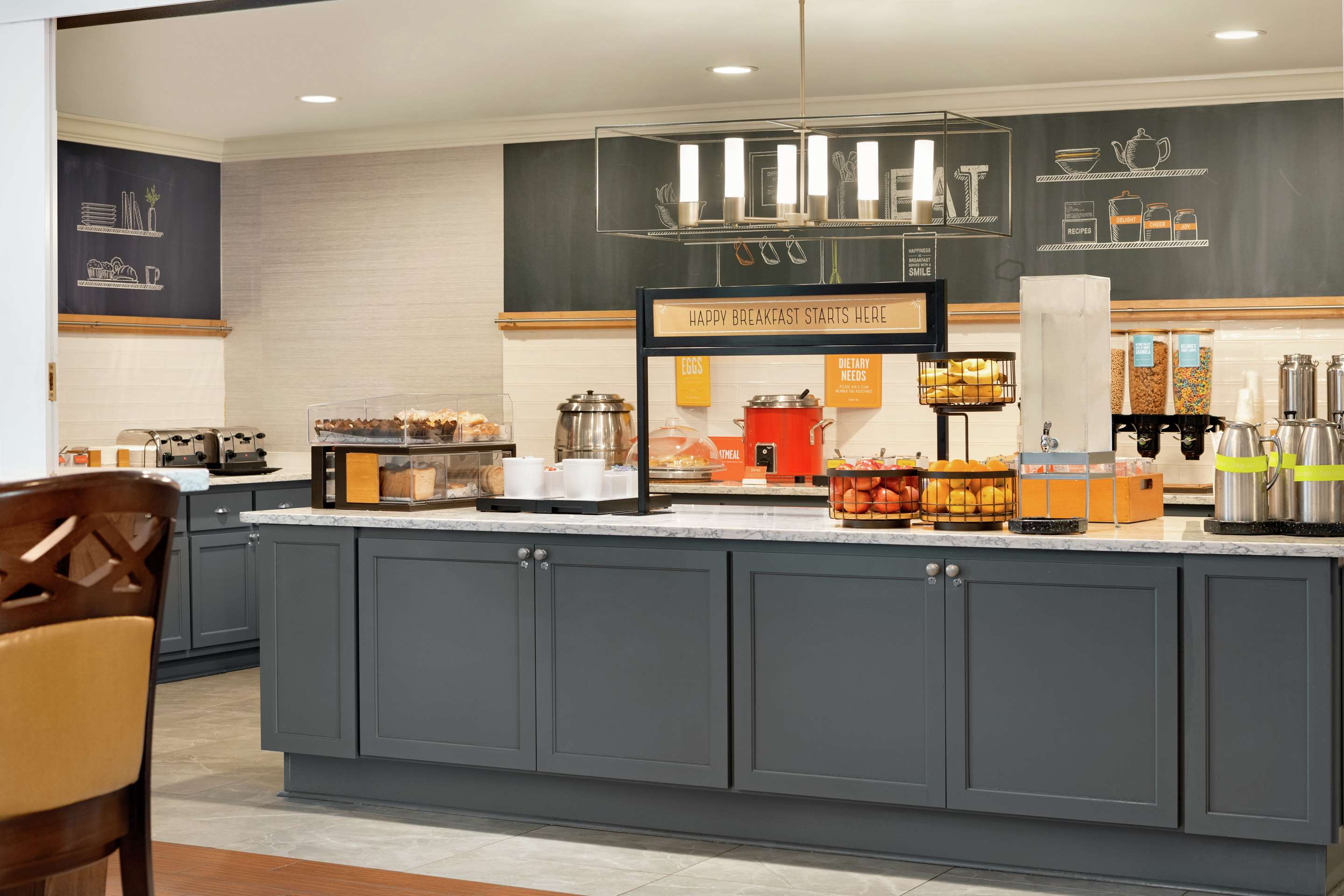 Breakfast Area | Hampton Inn & Suites Montgomery-EastChase