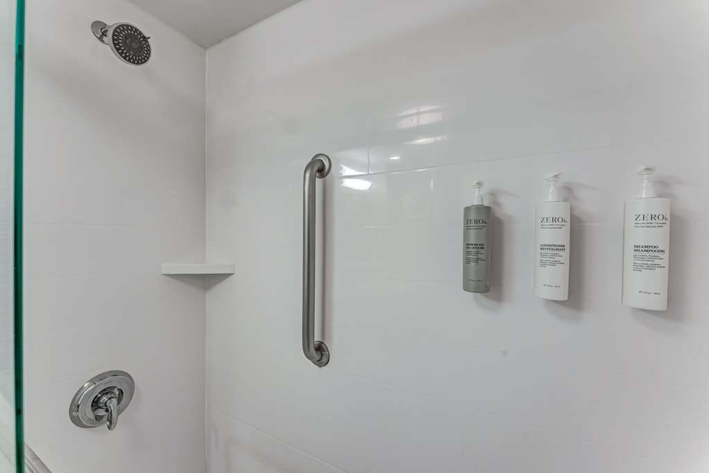 Hampton Inn Morgantown-guestroom-Guest Room,Bathroom,On-Site.jpg