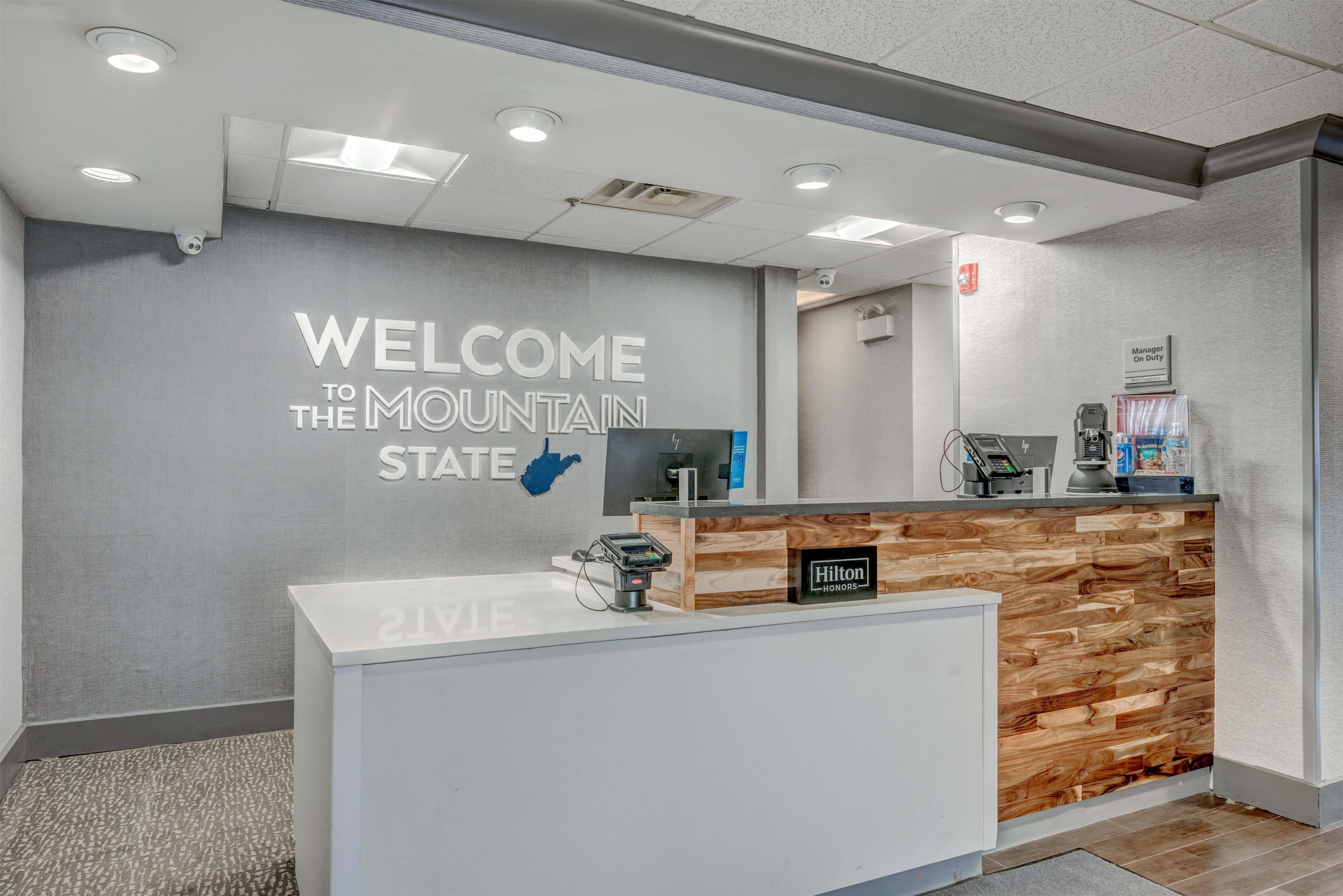Reception | Hampton Inn Morgantown