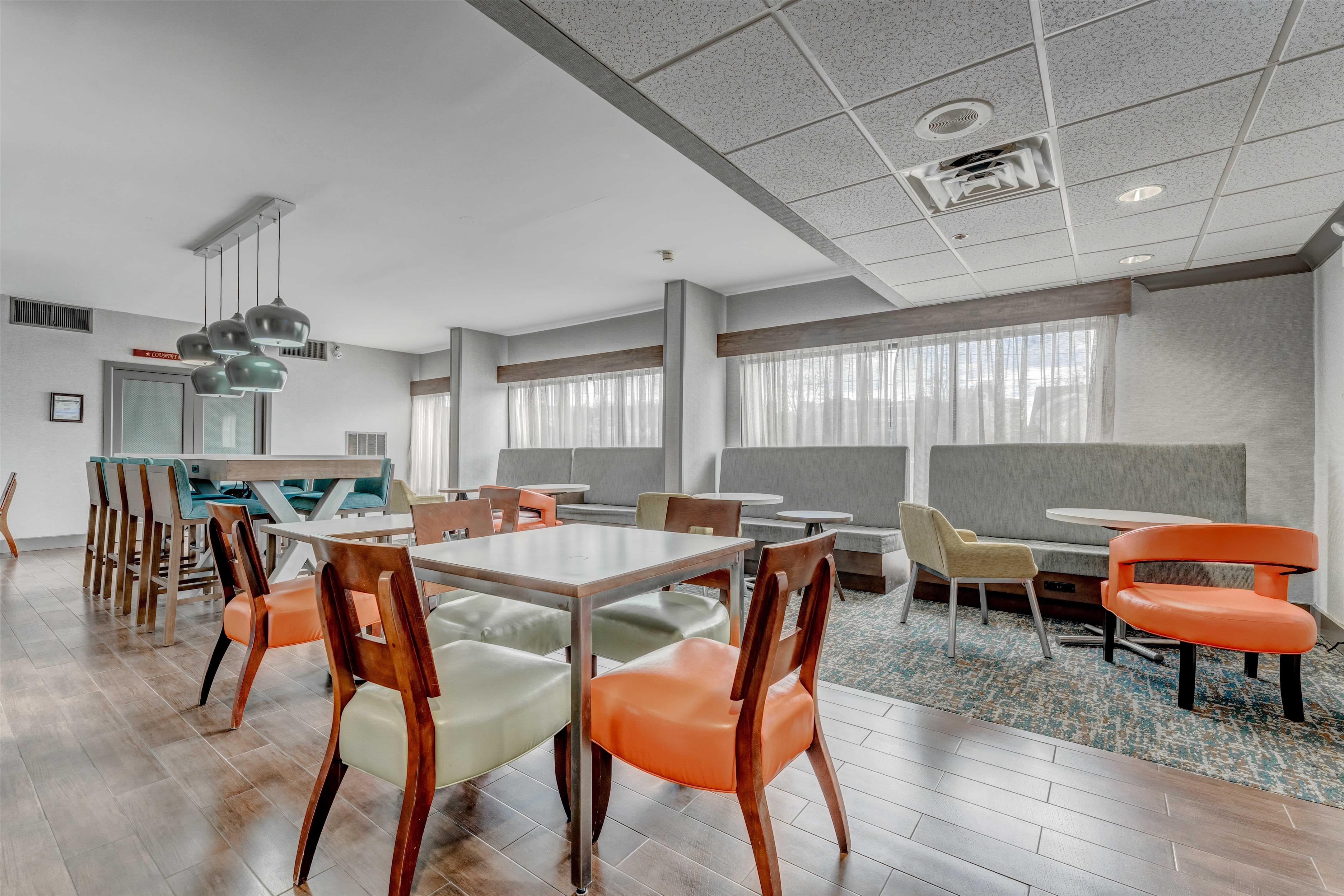 Lobby | Hampton Inn Morgantown