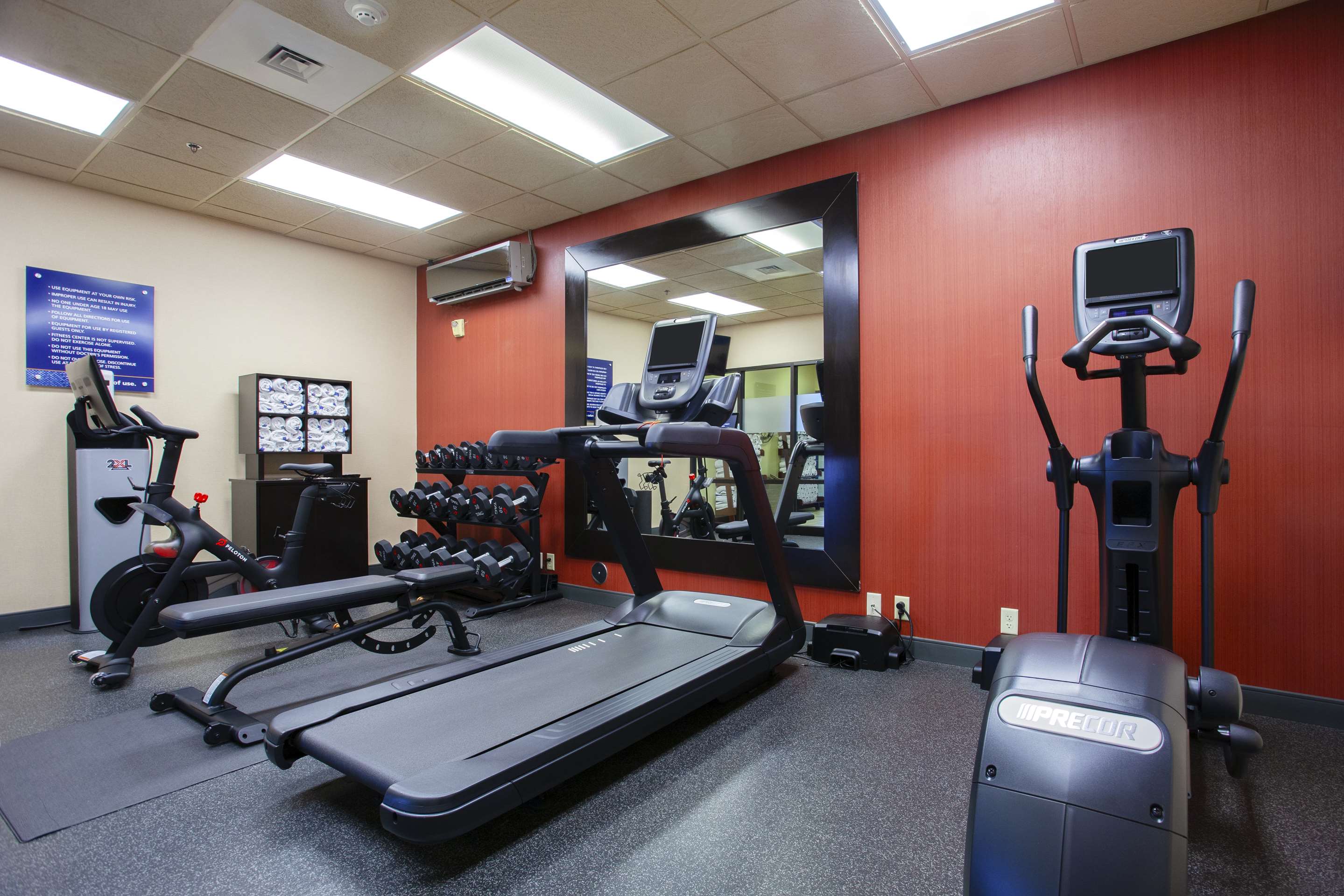 Health club fitness center gym | Hampton Inn & Suites Mountain Home