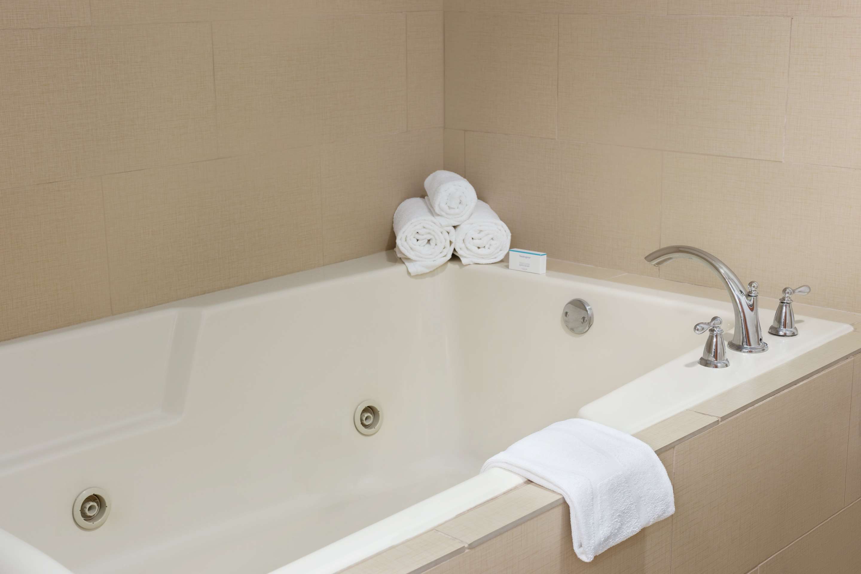 Guest room bath