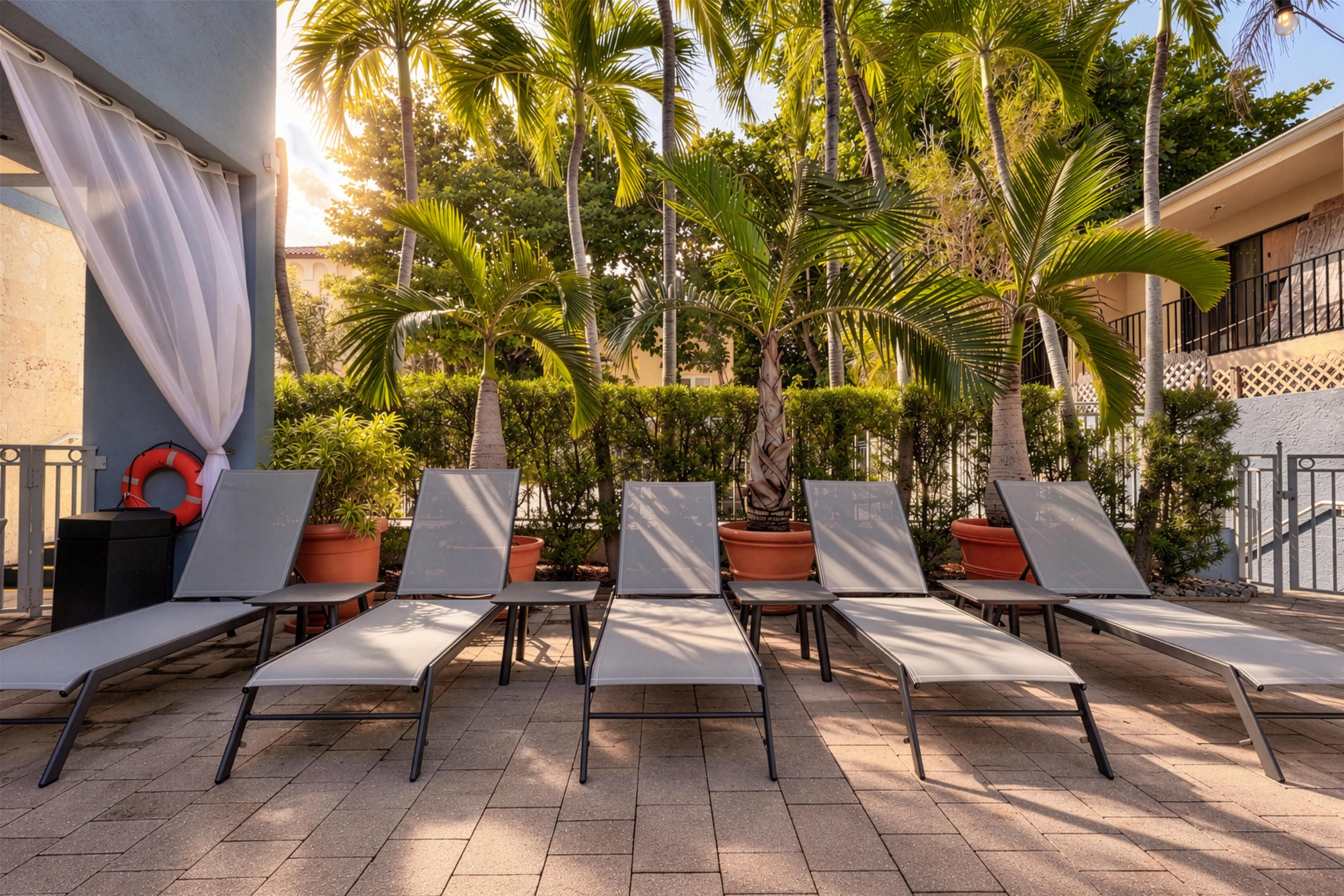 Pool | Hampton Inn Miami-Coconut Grove/Coral Gables