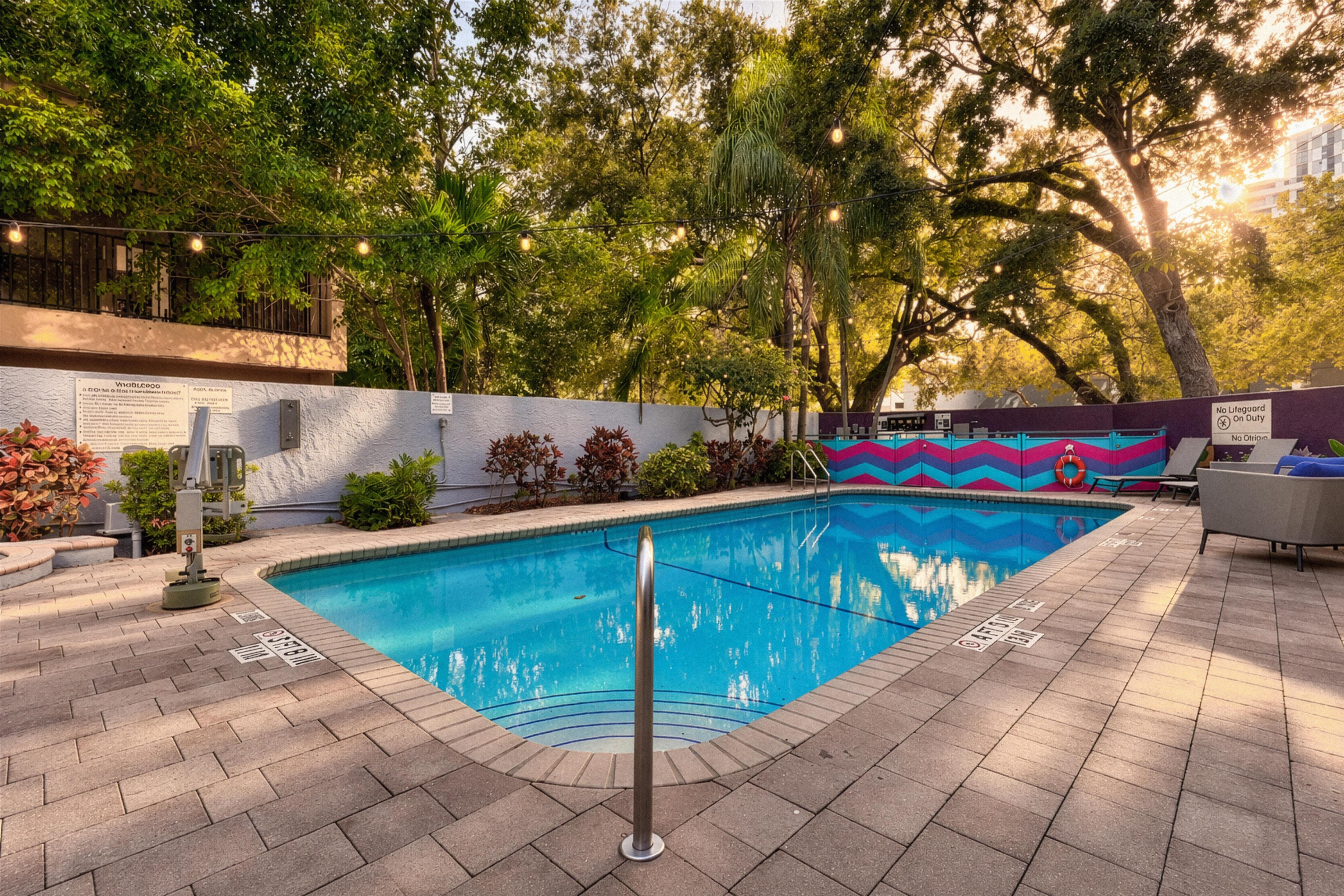Pool | Hampton Inn Miami-Coconut Grove/Coral Gables