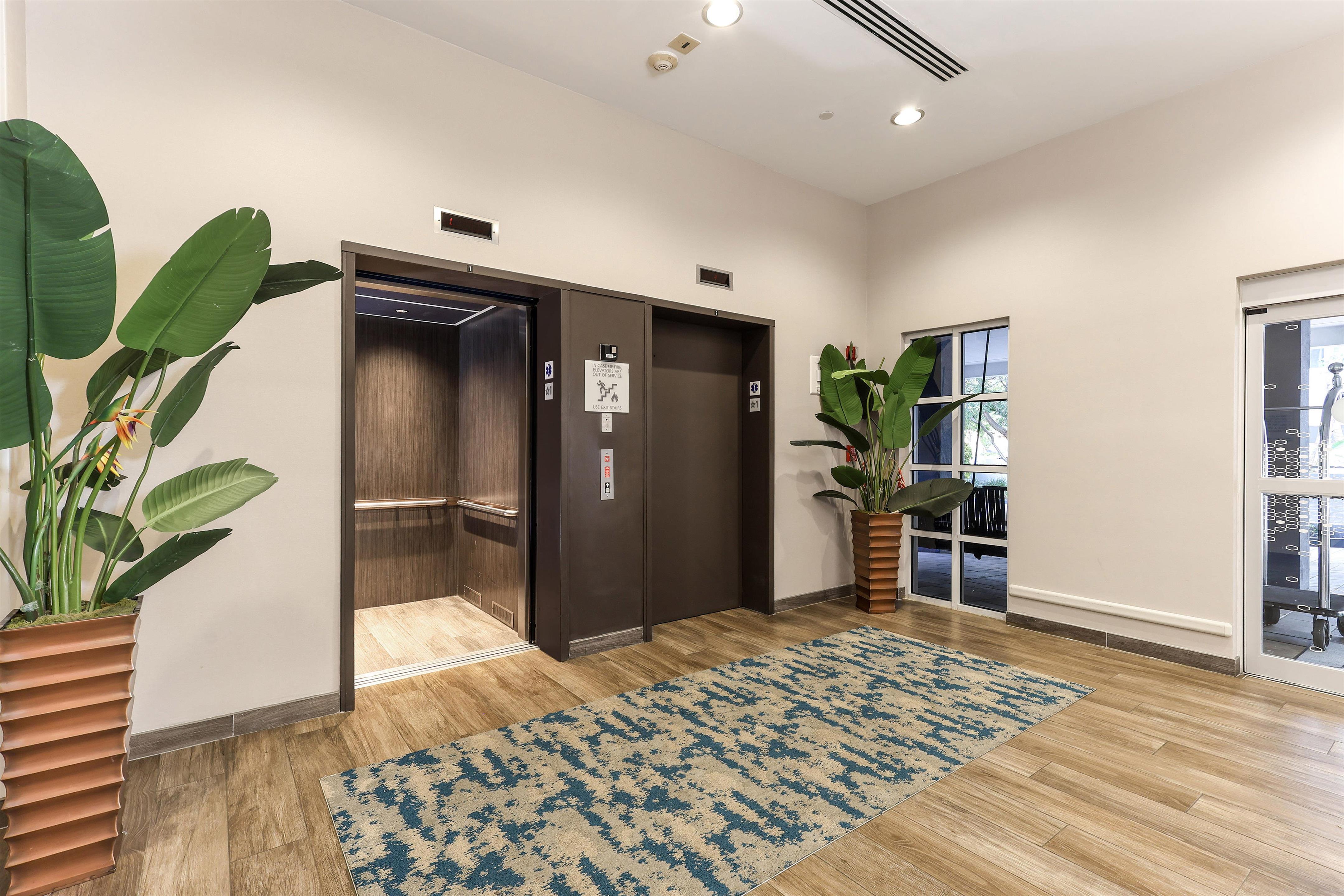 Lobby | Hampton Inn Miami-Coconut Grove/Coral Gables