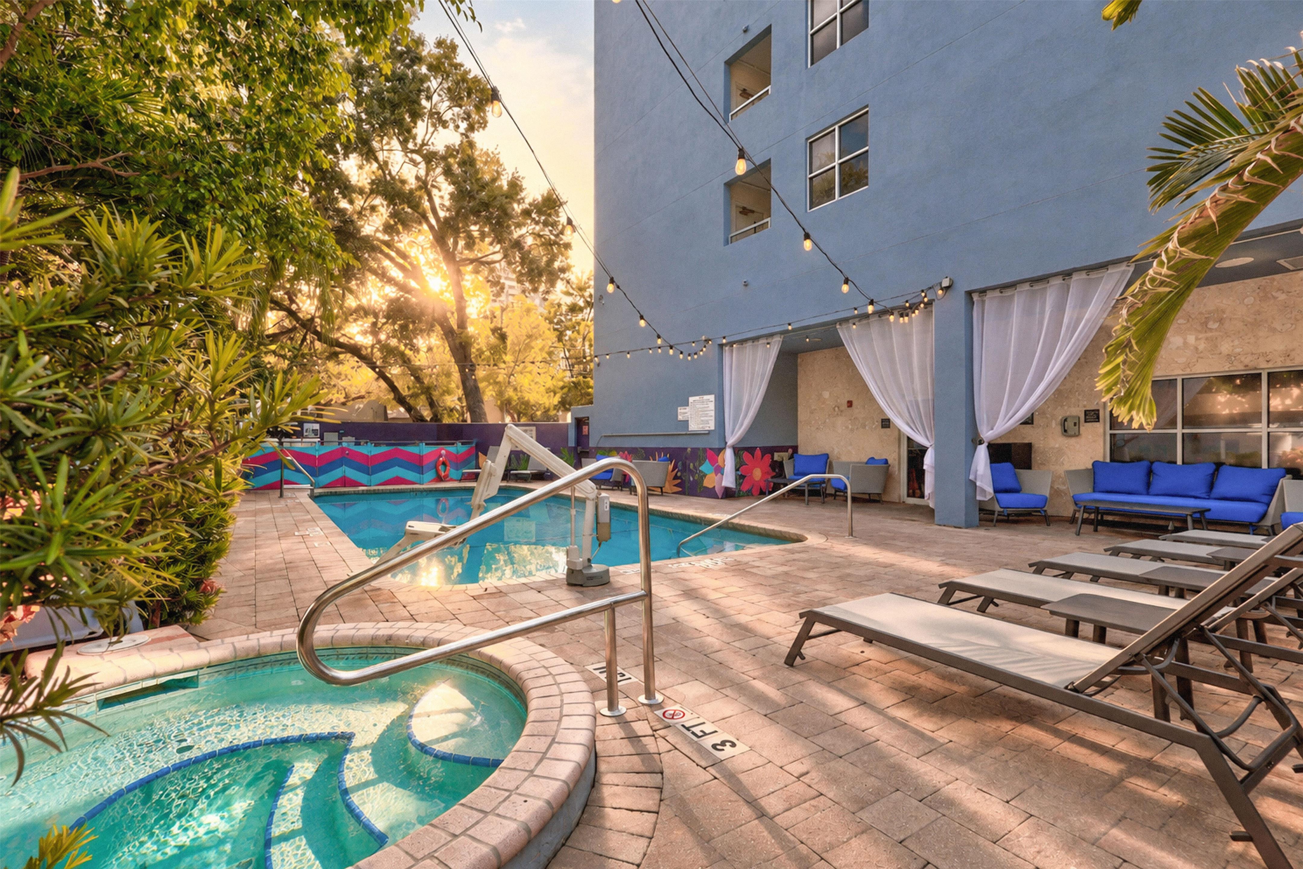 Pool | Hampton Inn Miami-Coconut Grove/Coral Gables