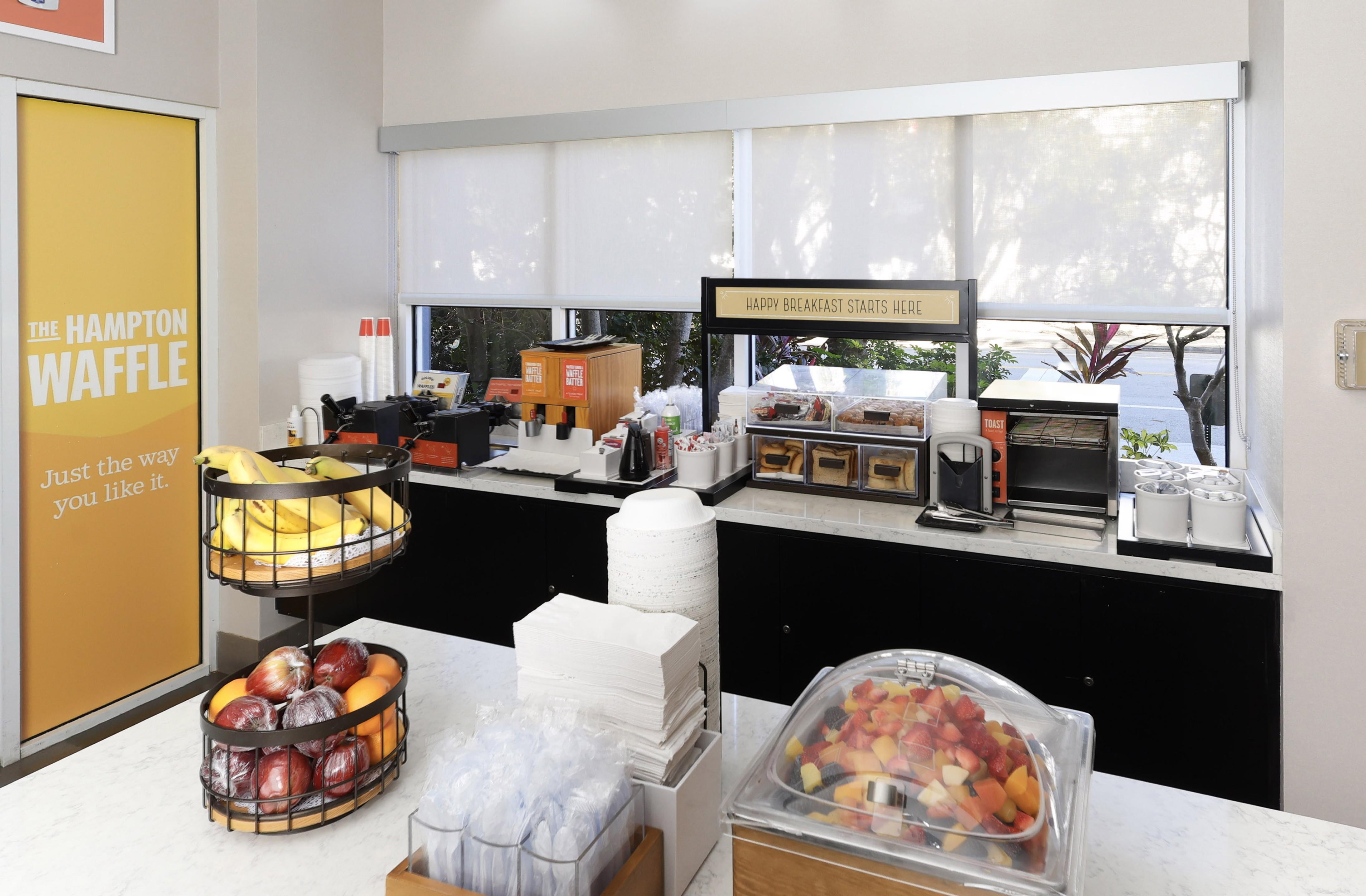 Breakfast Area | Hampton Inn Miami-Coconut Grove/Coral Gables