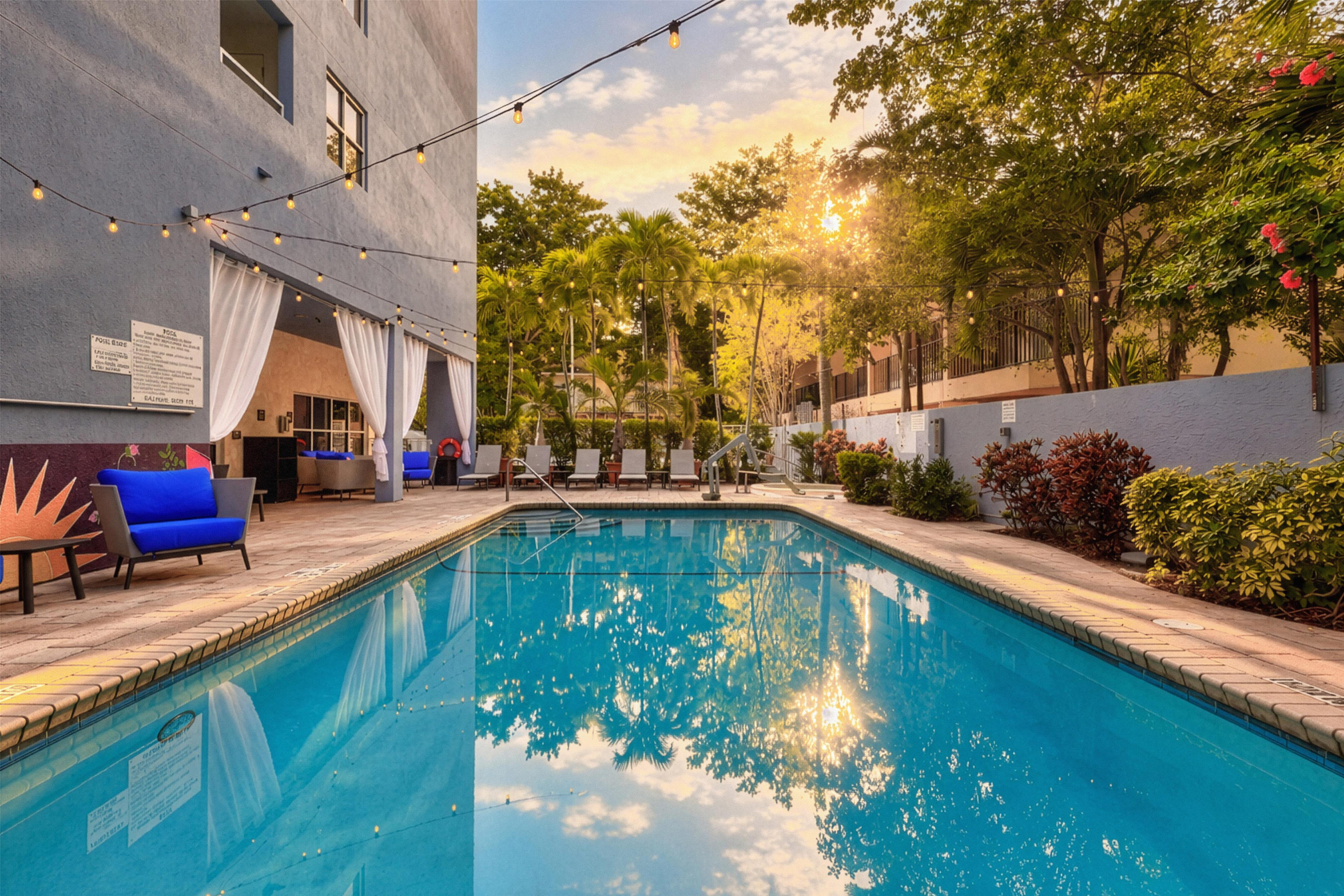Pool | Hampton Inn Miami-Coconut Grove/Coral Gables