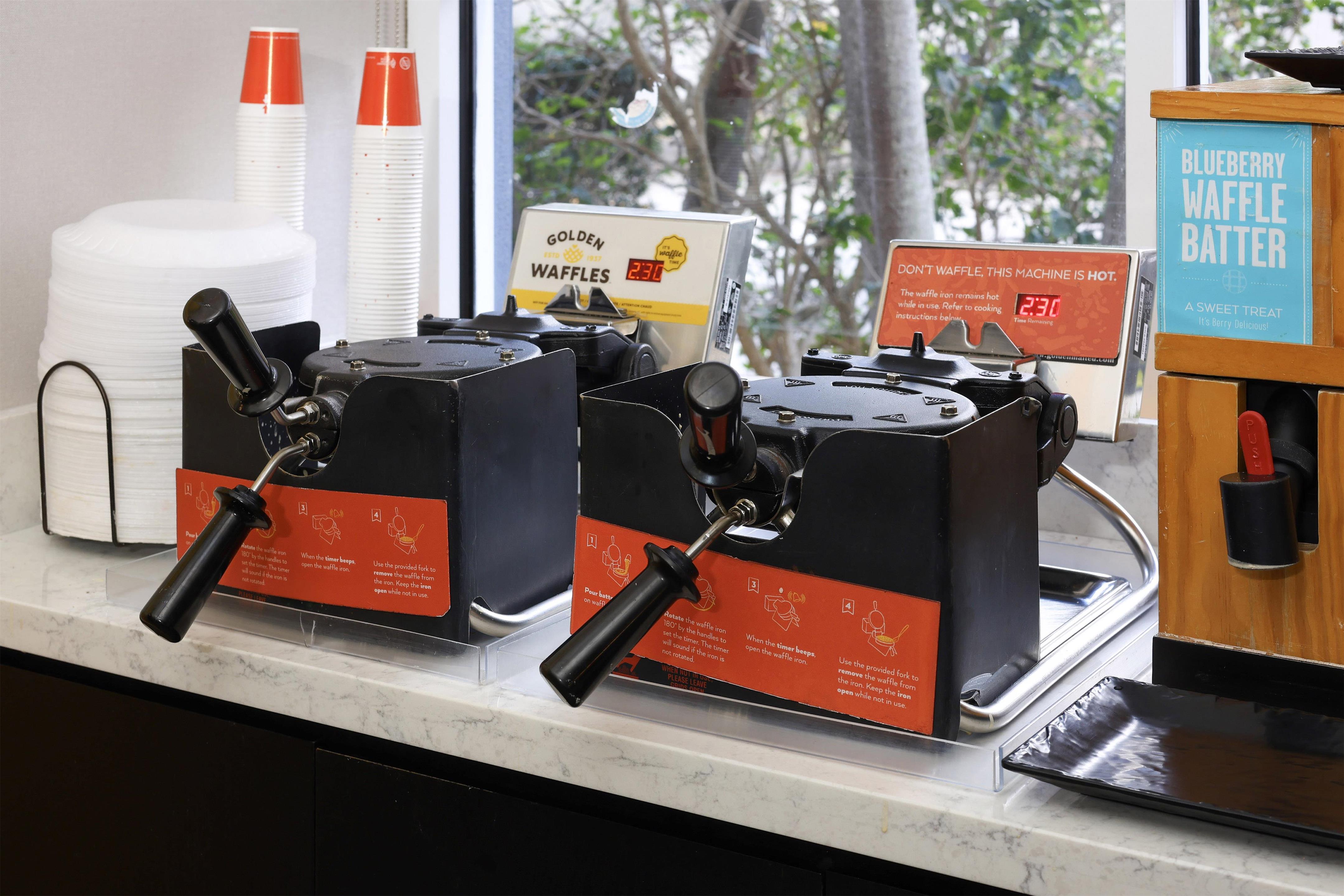 Breakfast Area | Hampton Inn Miami-Coconut Grove/Coral Gables