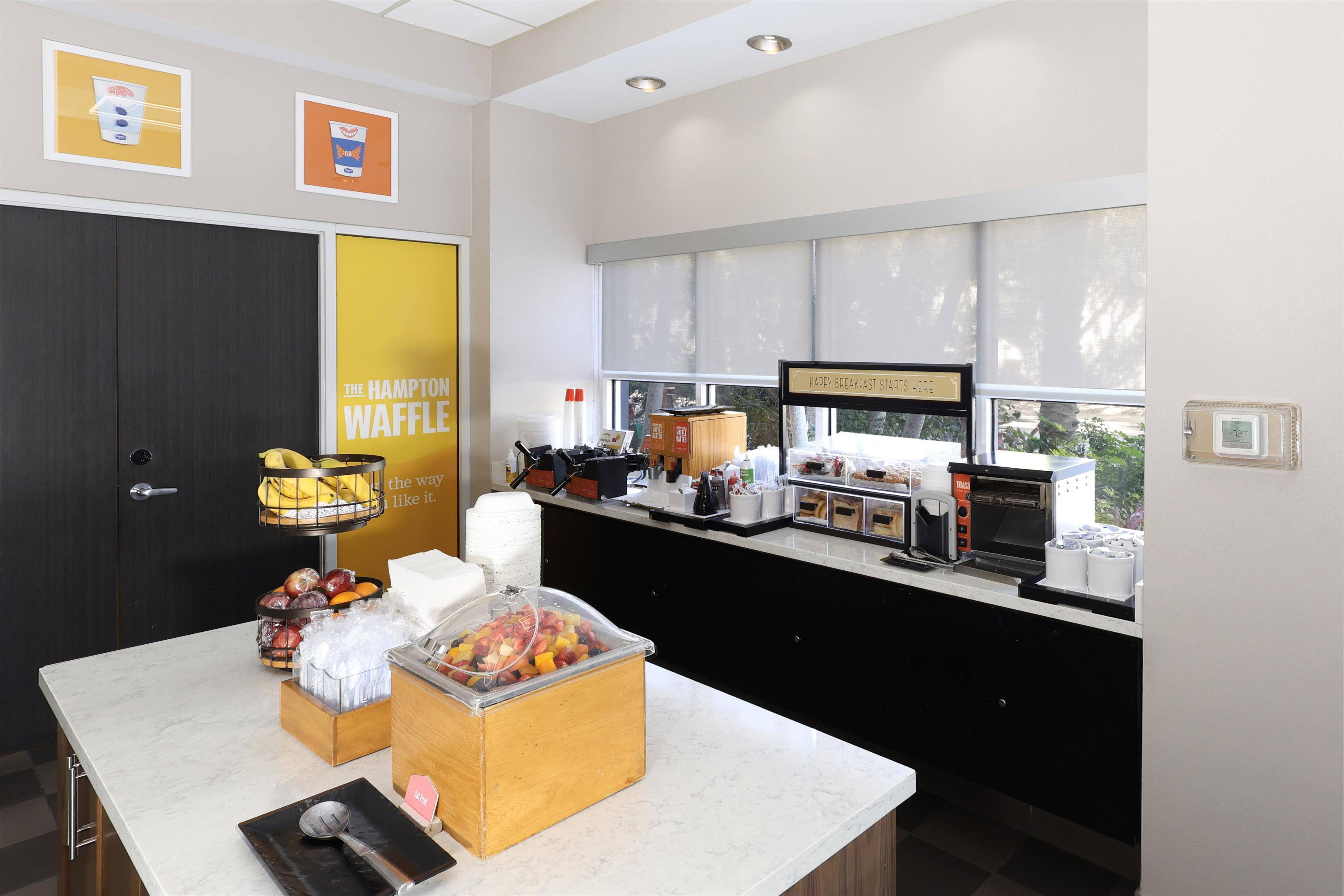 Breakfast Area | Hampton Inn Miami-Coconut Grove/Coral Gables