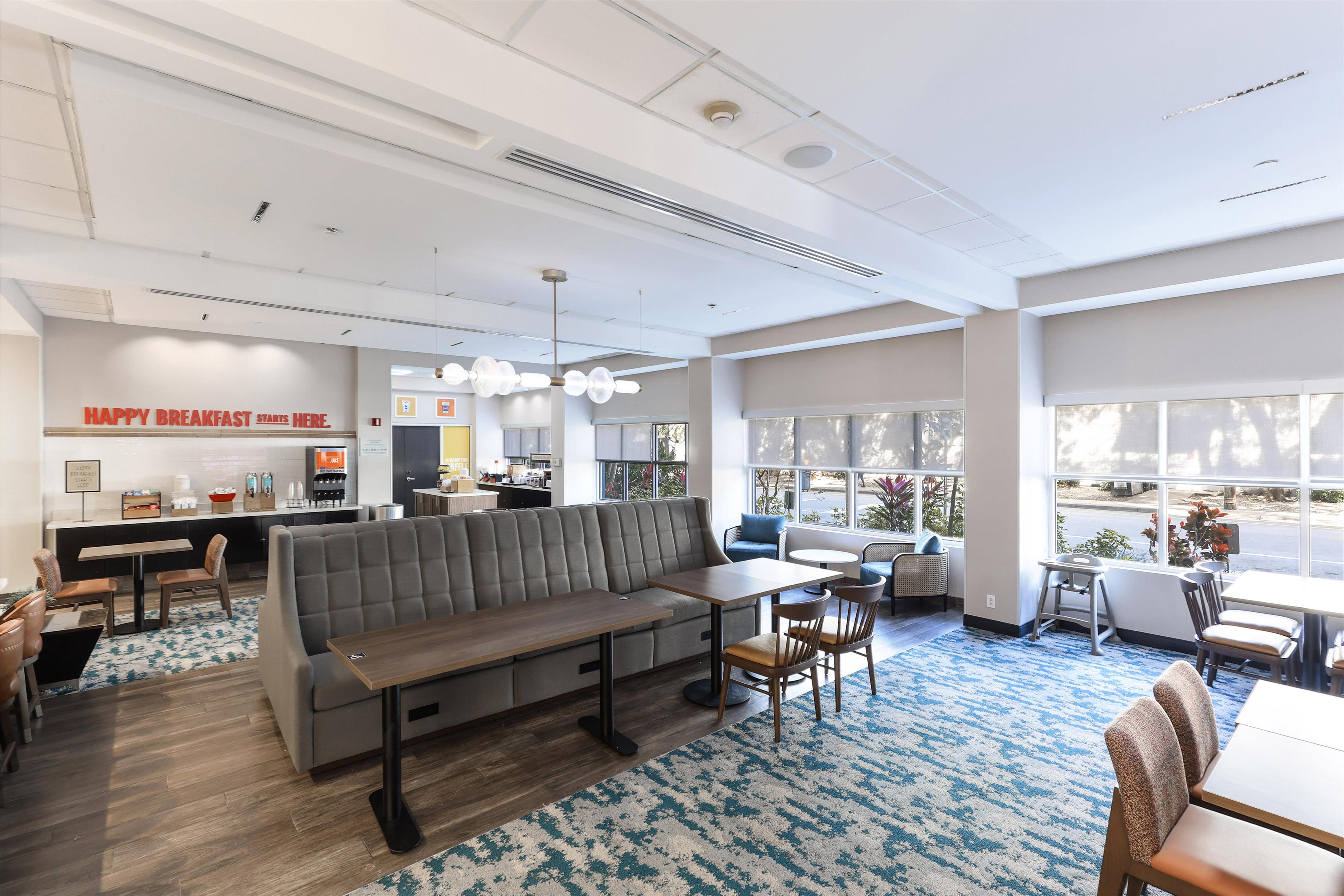 Breakfast Area | Hampton Inn Miami-Coconut Grove/Coral Gables