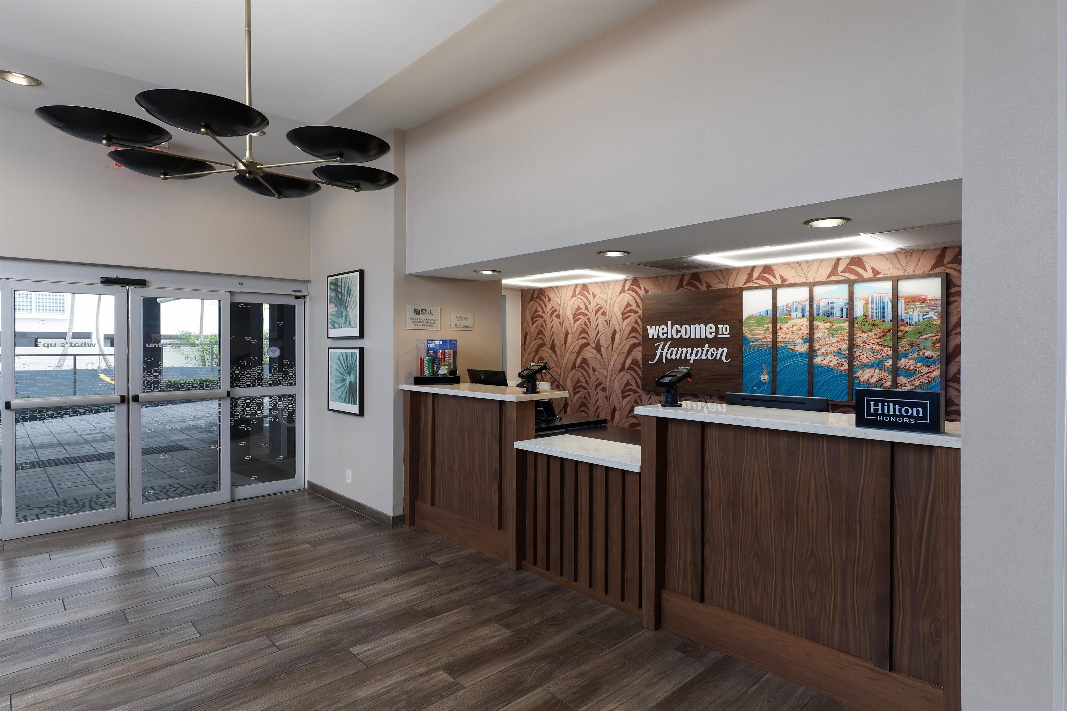 Reception | Hampton Inn Miami-Coconut Grove/Coral Gables