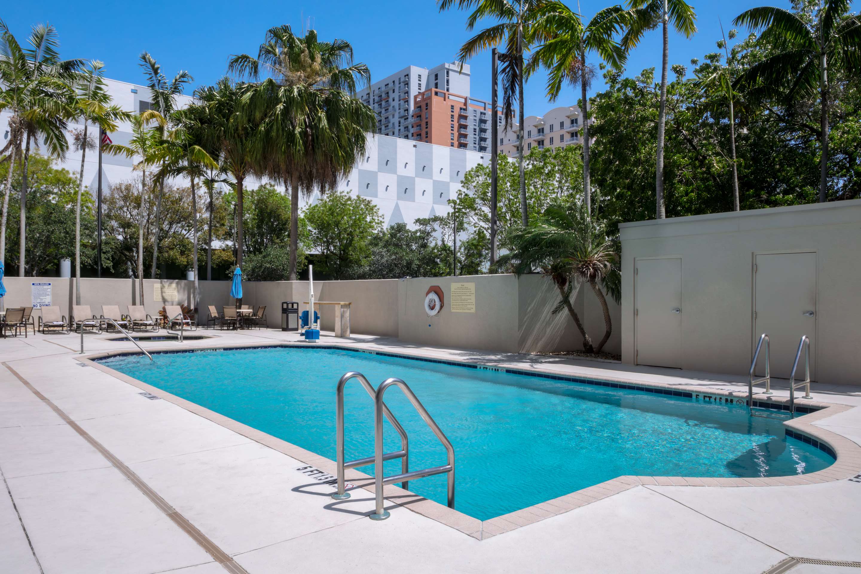 Pool | Hampton Inn Miami Dadeland