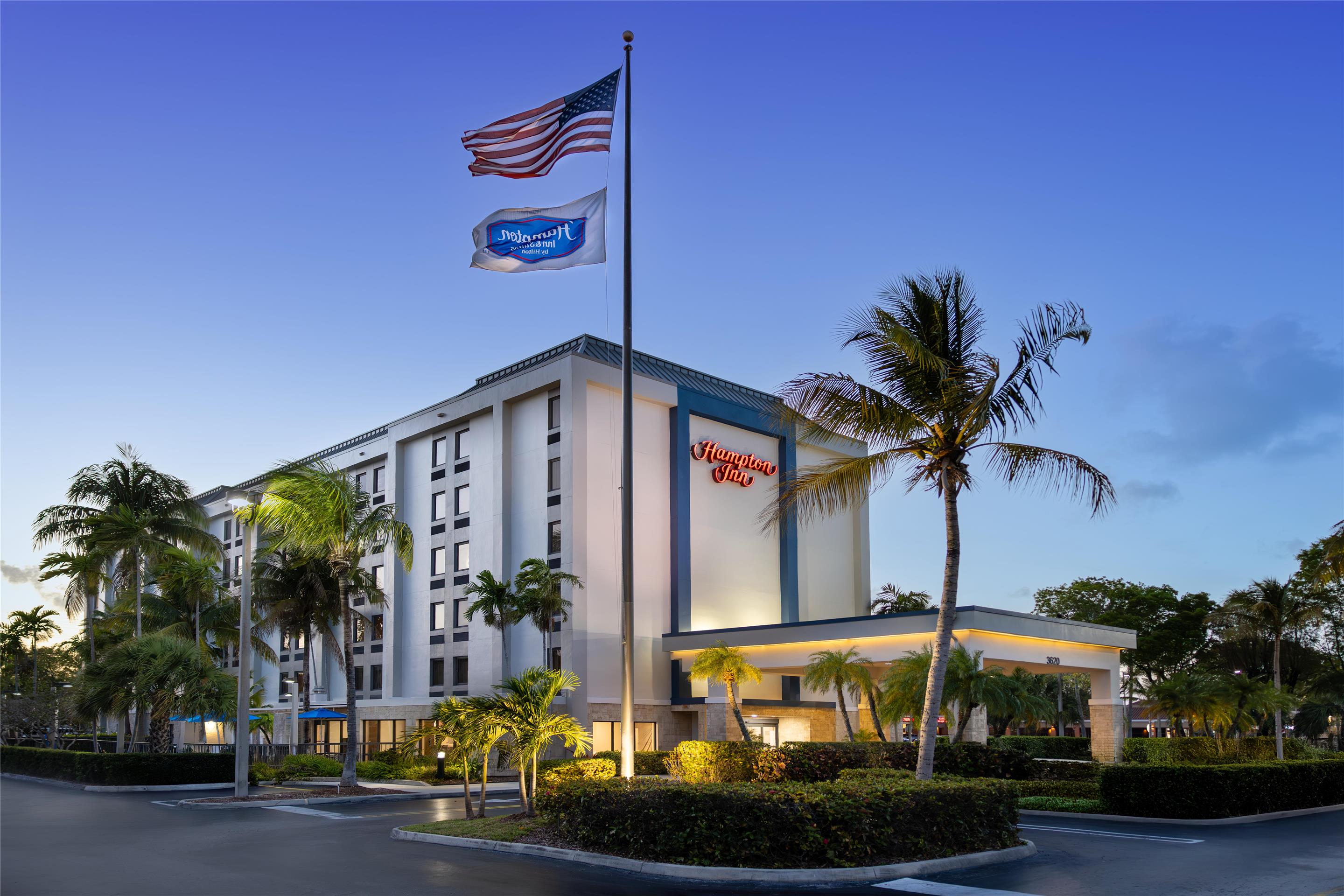 Exterior | Hampton Inn Miami-Airport West