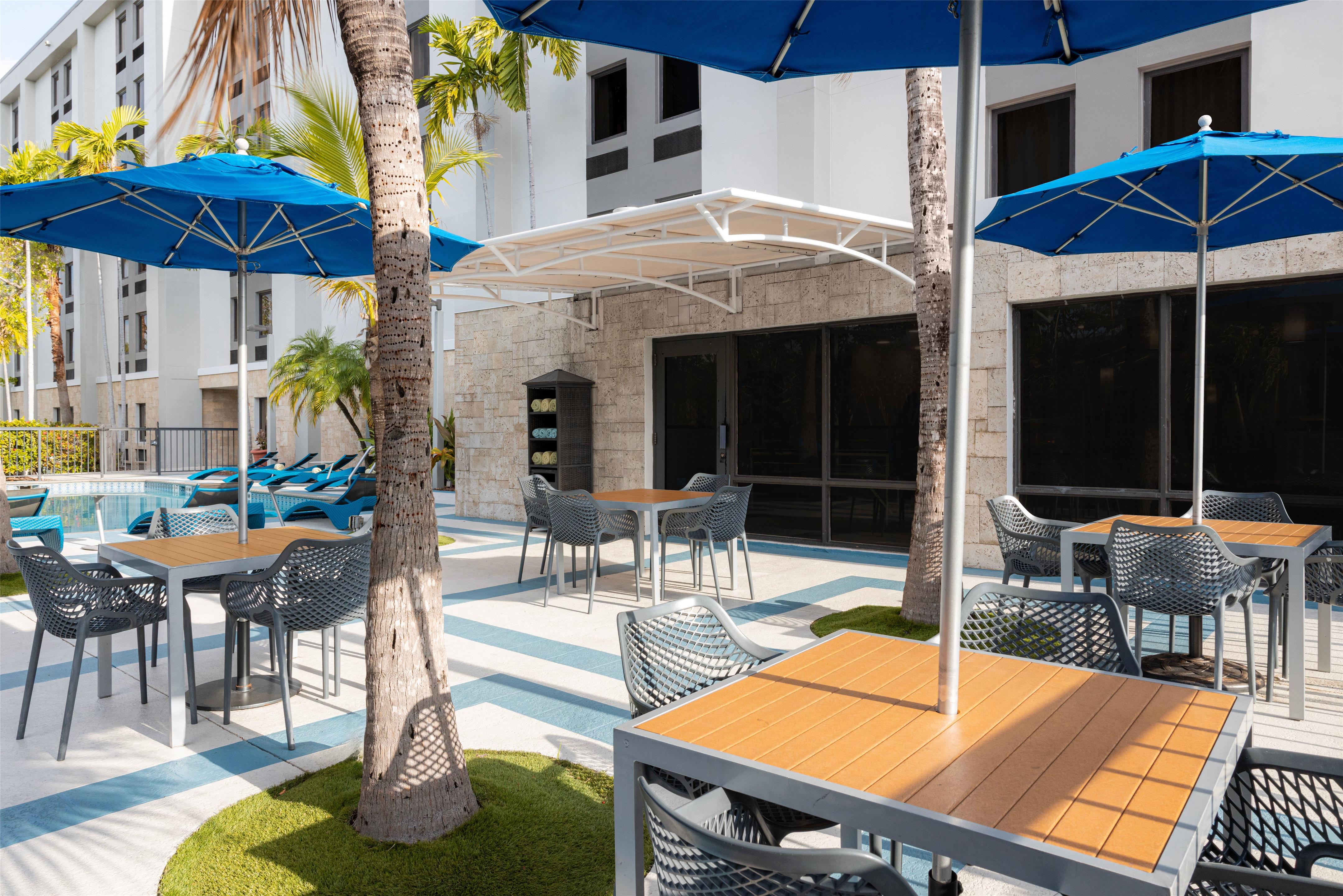 Exterior | Hampton Inn Miami-Airport West
