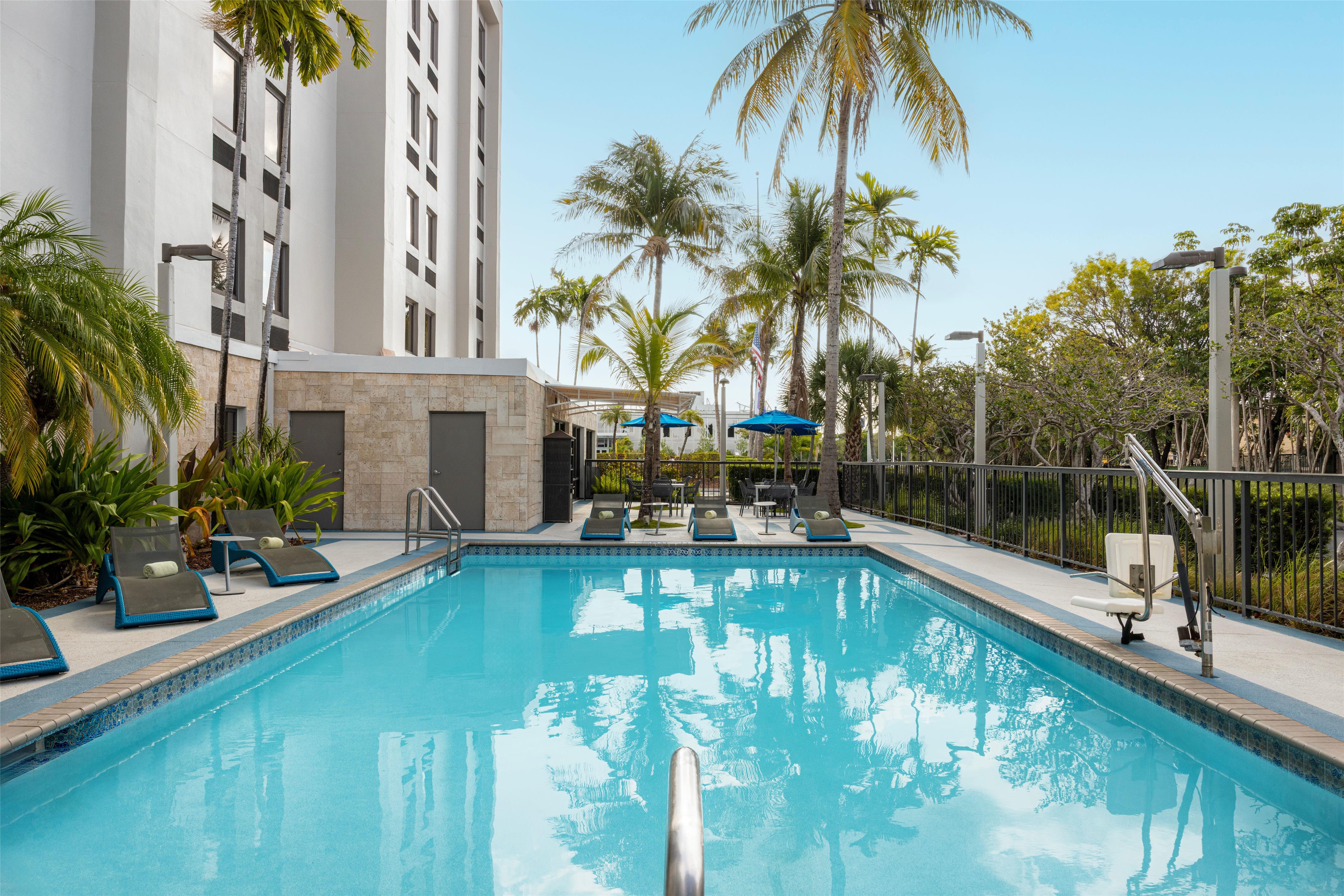 Pool | Hampton Inn Miami-Airport West