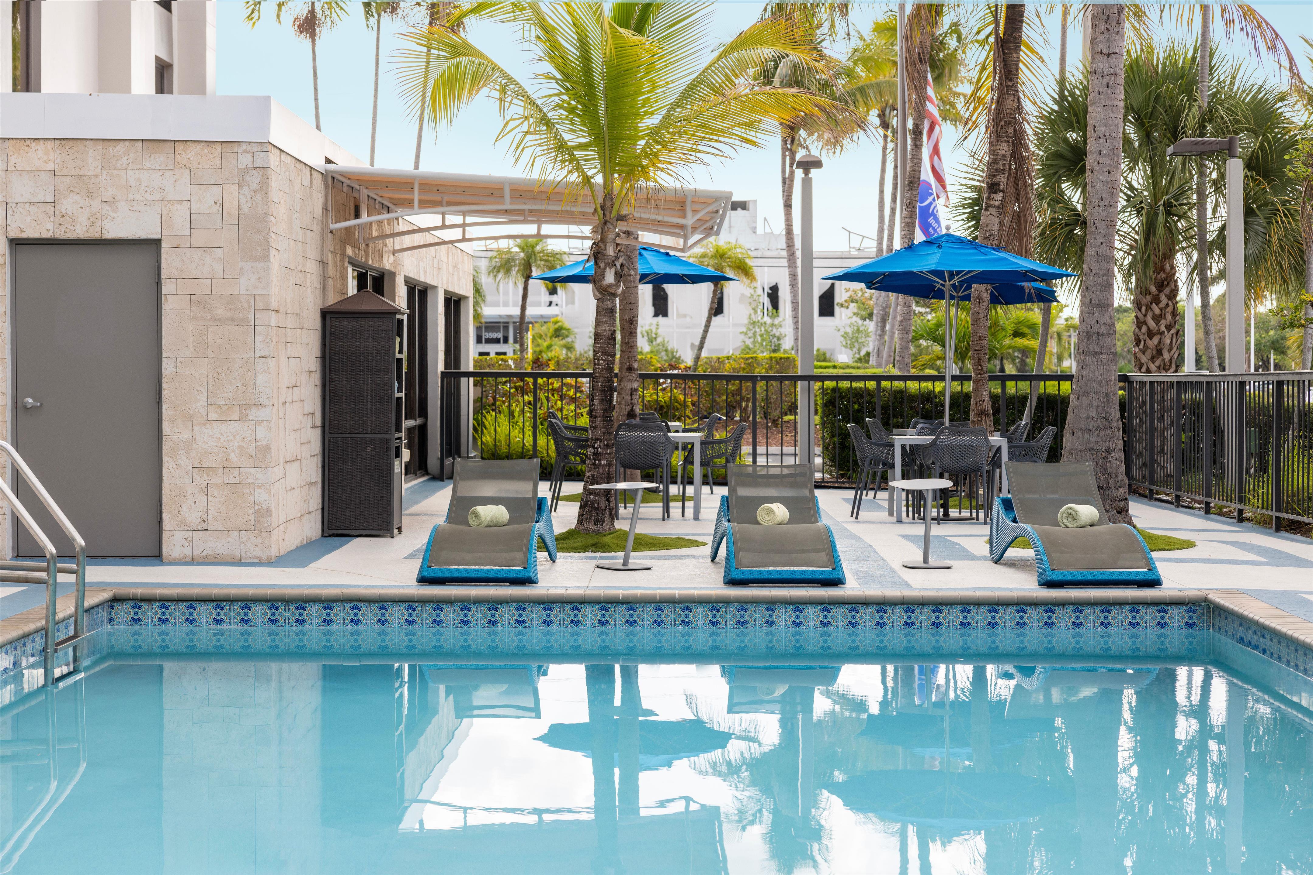 Pool | Hampton Inn Miami-Airport West