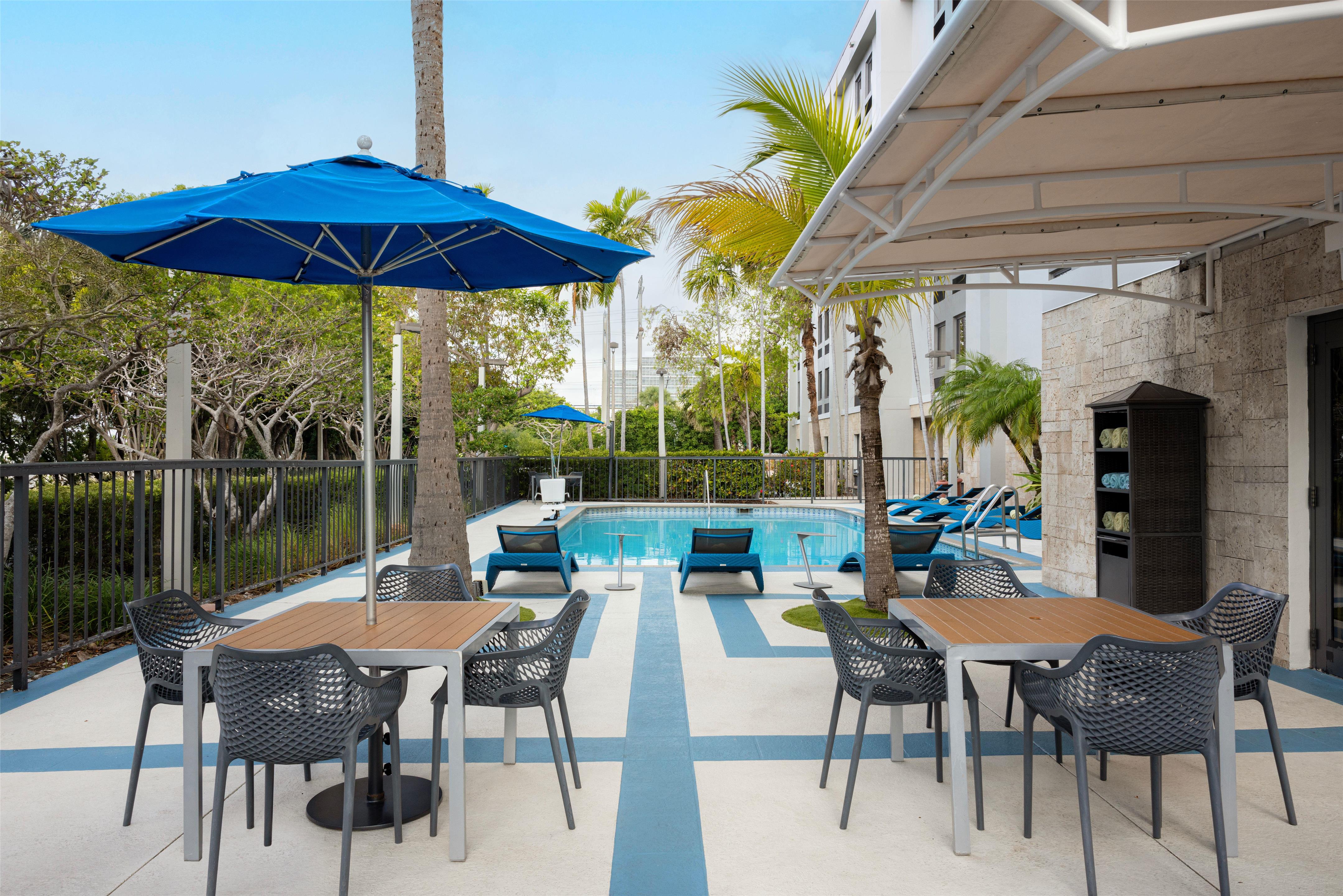 Pool | Hampton Inn Miami-Airport West