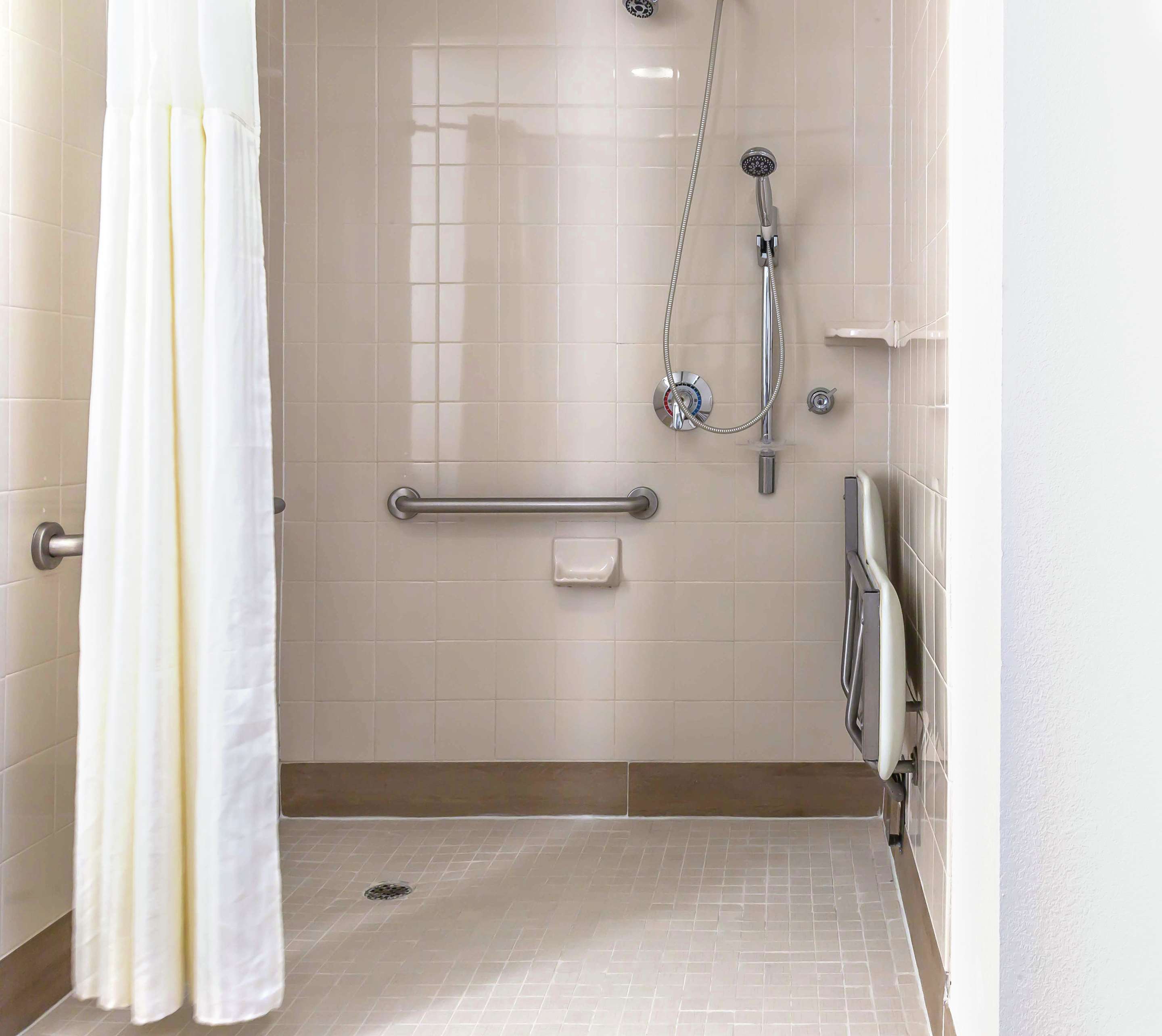 Guest room bath