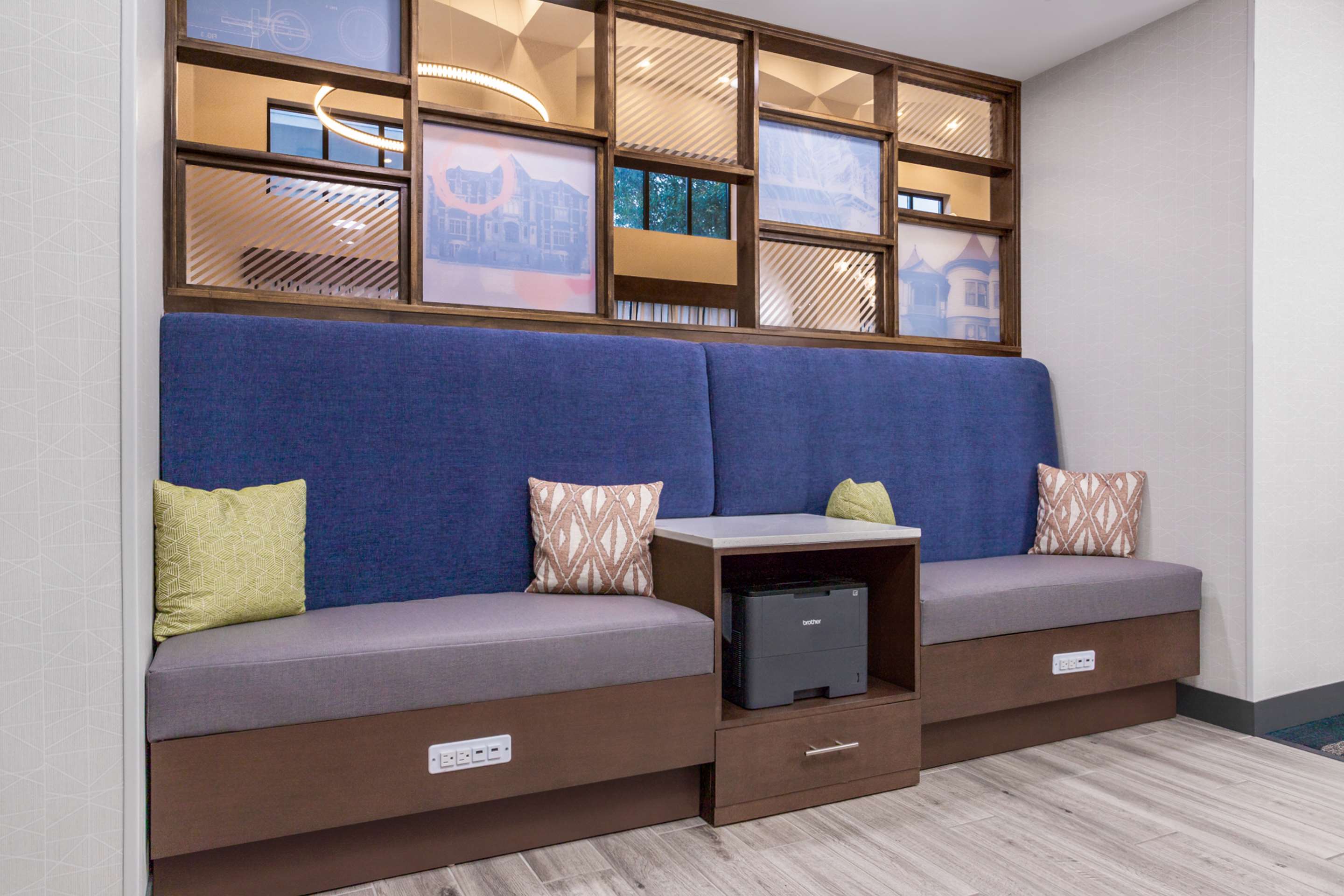 Lobby | Hampton Inn & Suites Muncie