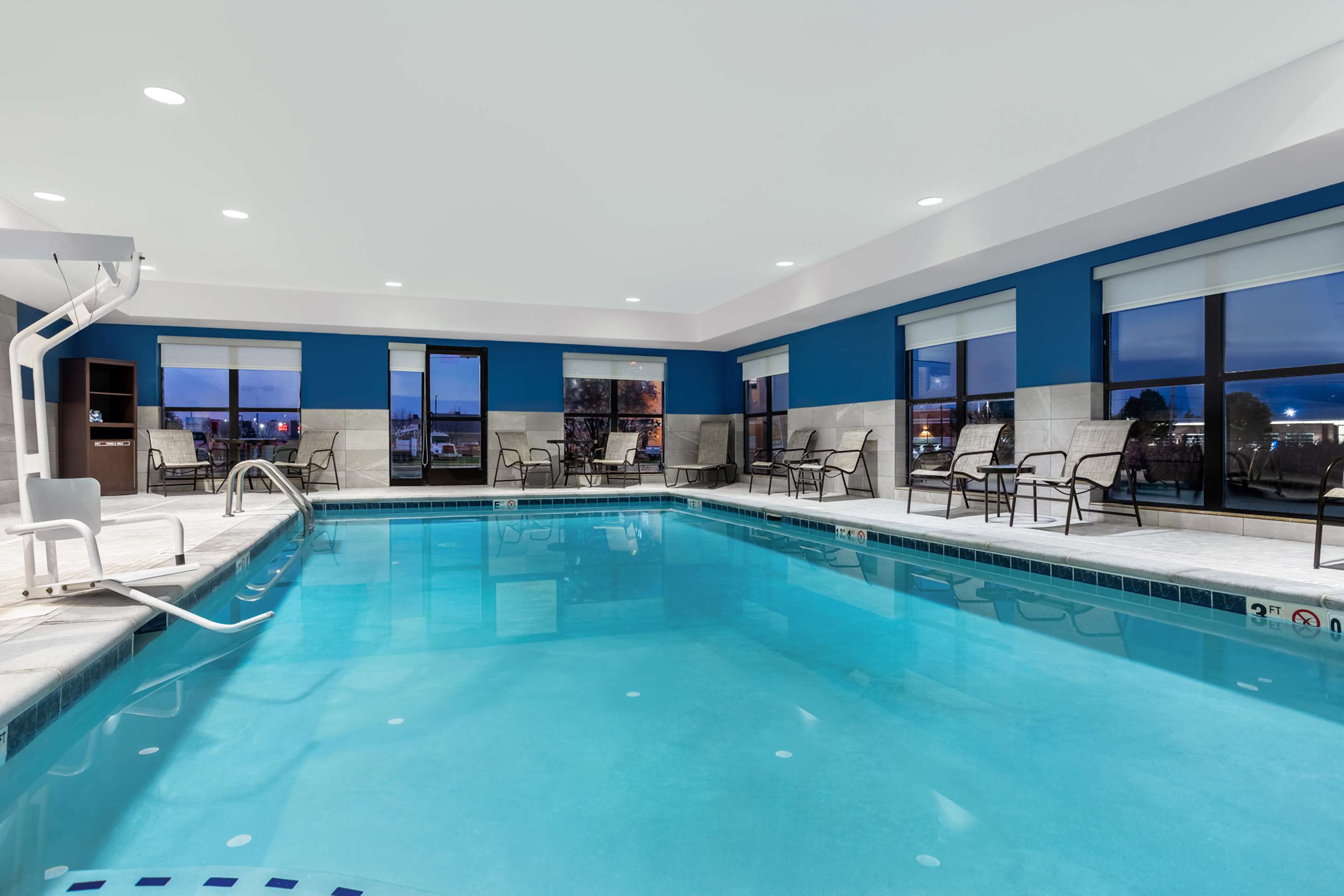 Pool | Hampton Inn & Suites Muncie