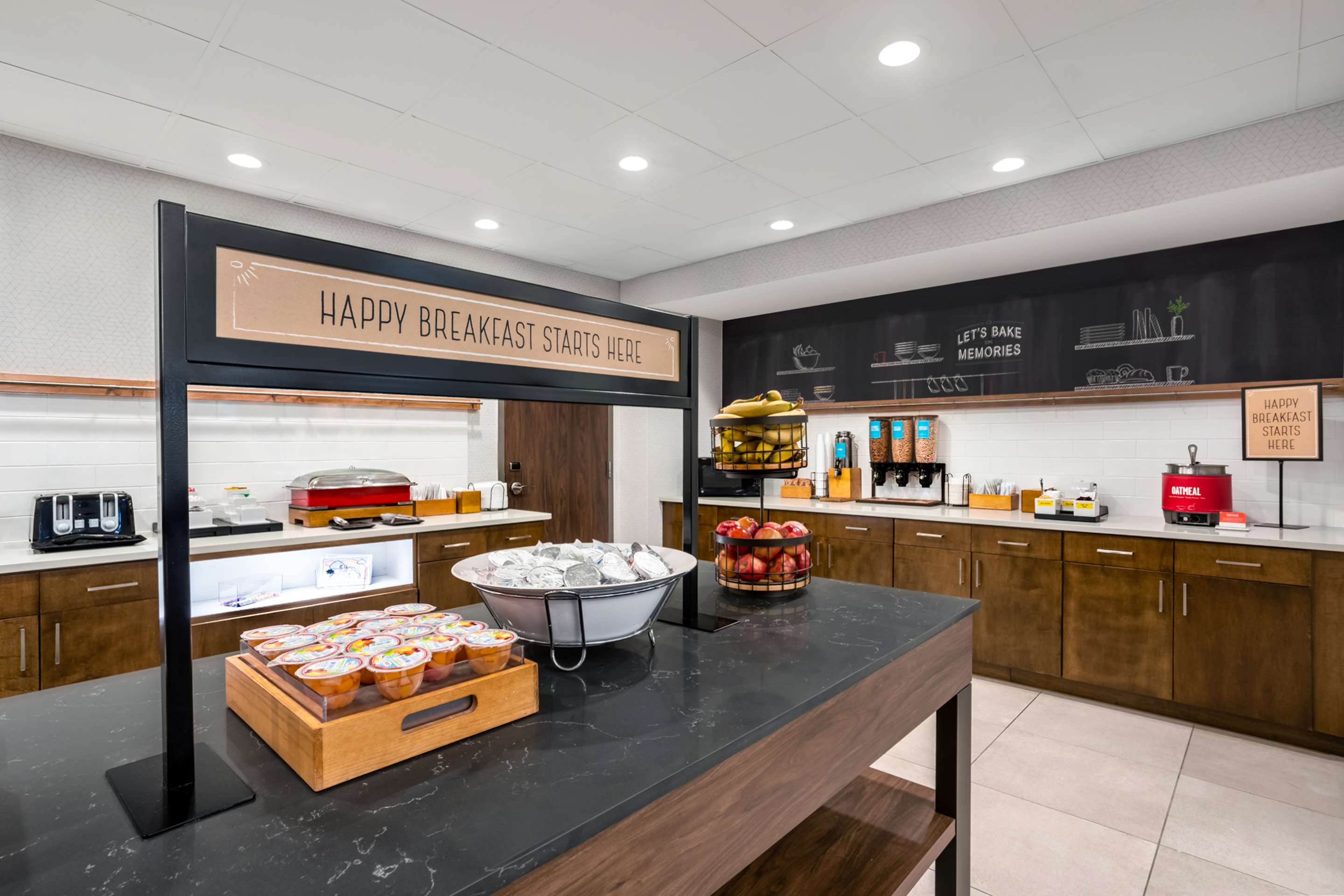 Breakfast Area | Hampton Inn & Suites Muncie