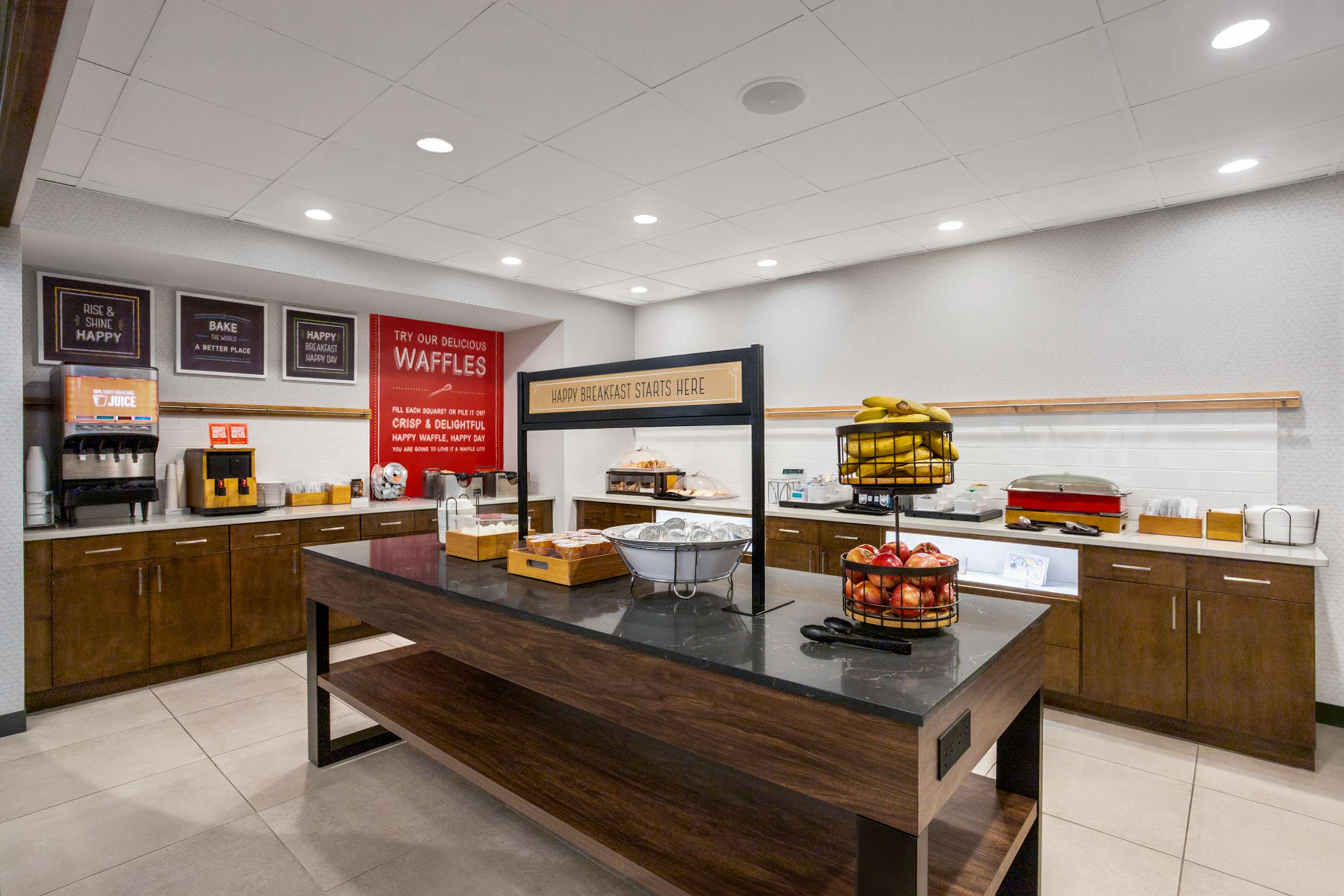 Breakfast Area | Hampton Inn & Suites Muncie