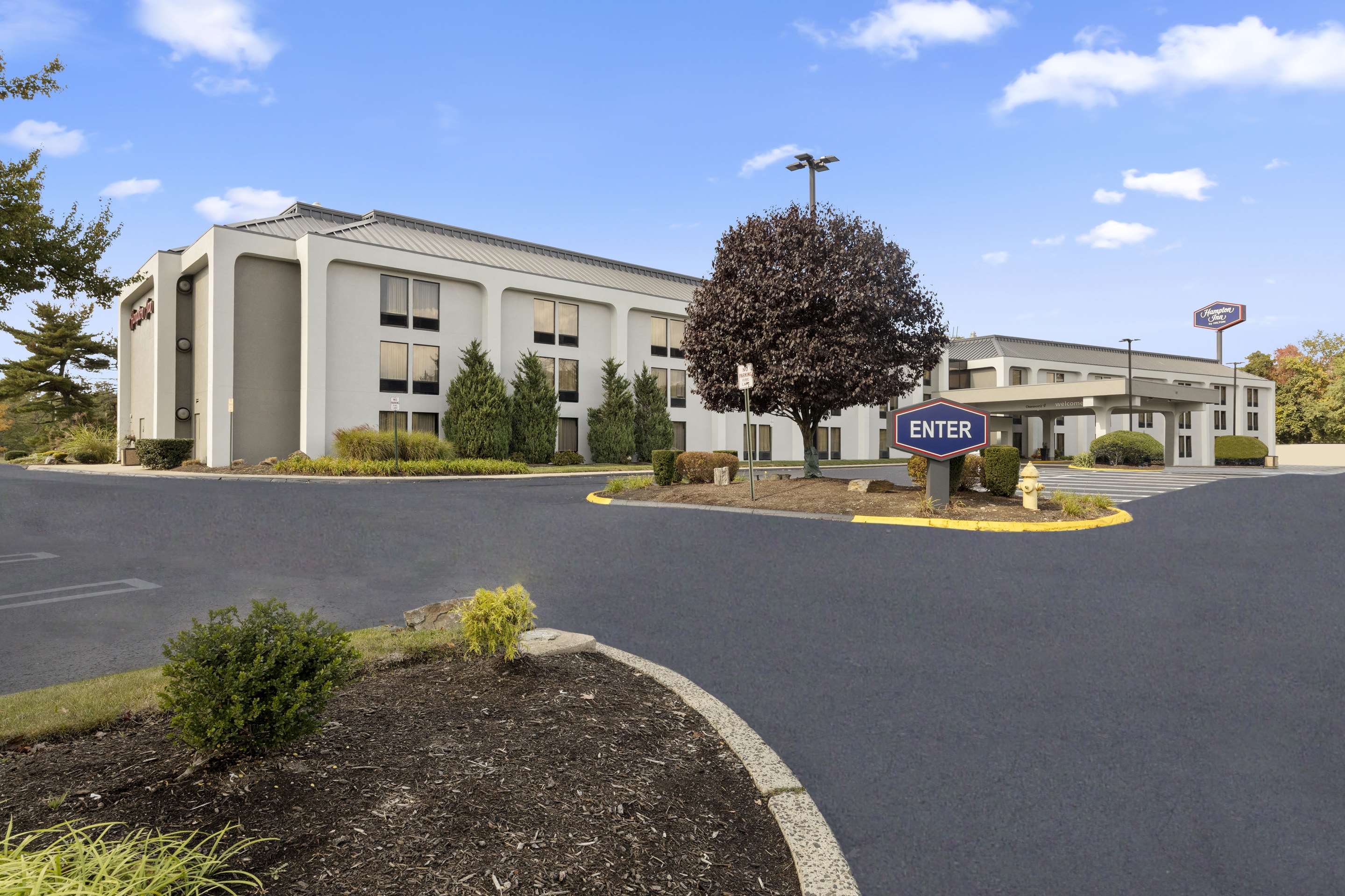 Exterior | Hampton Inn Milford