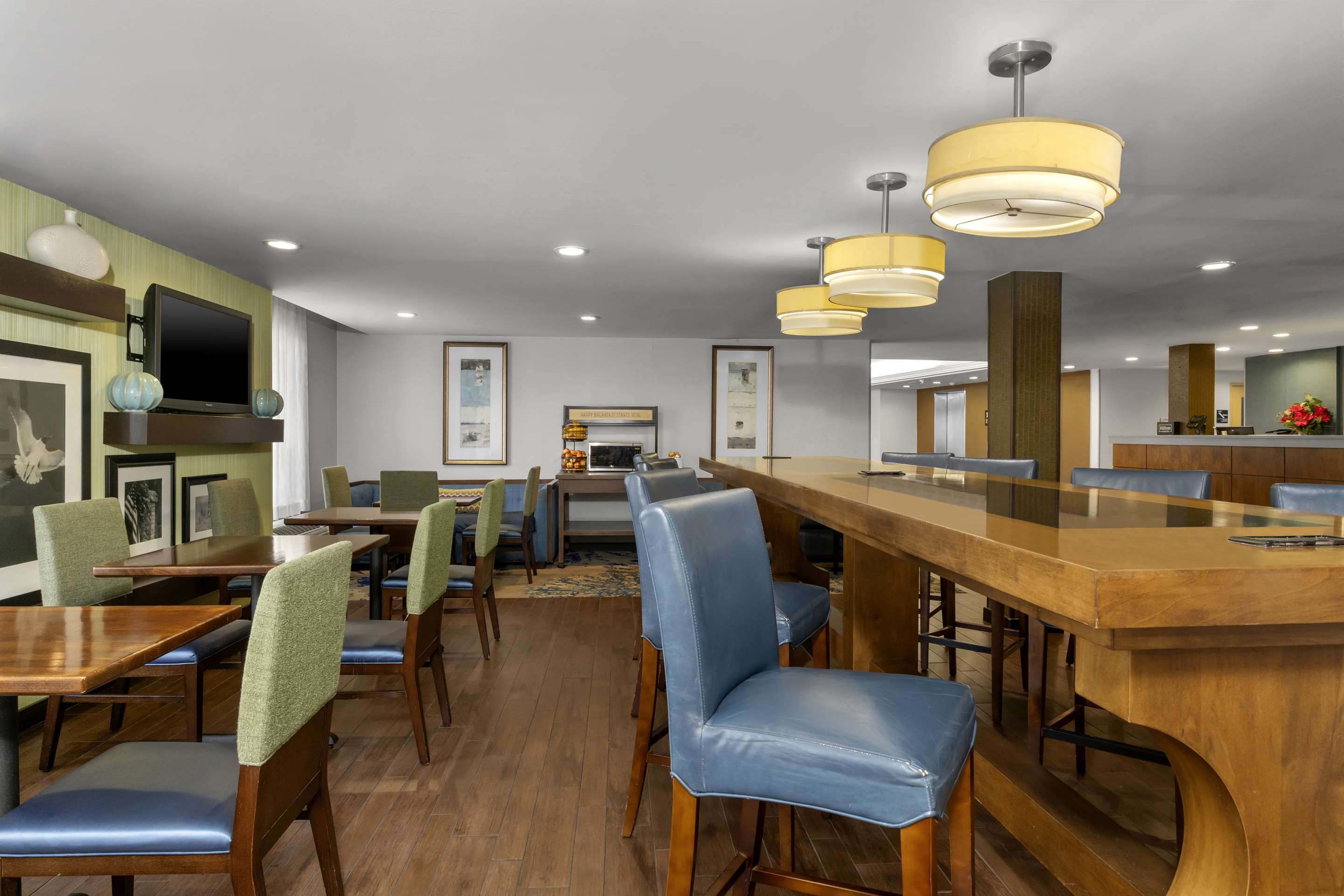 Lobby | Hampton Inn Milford