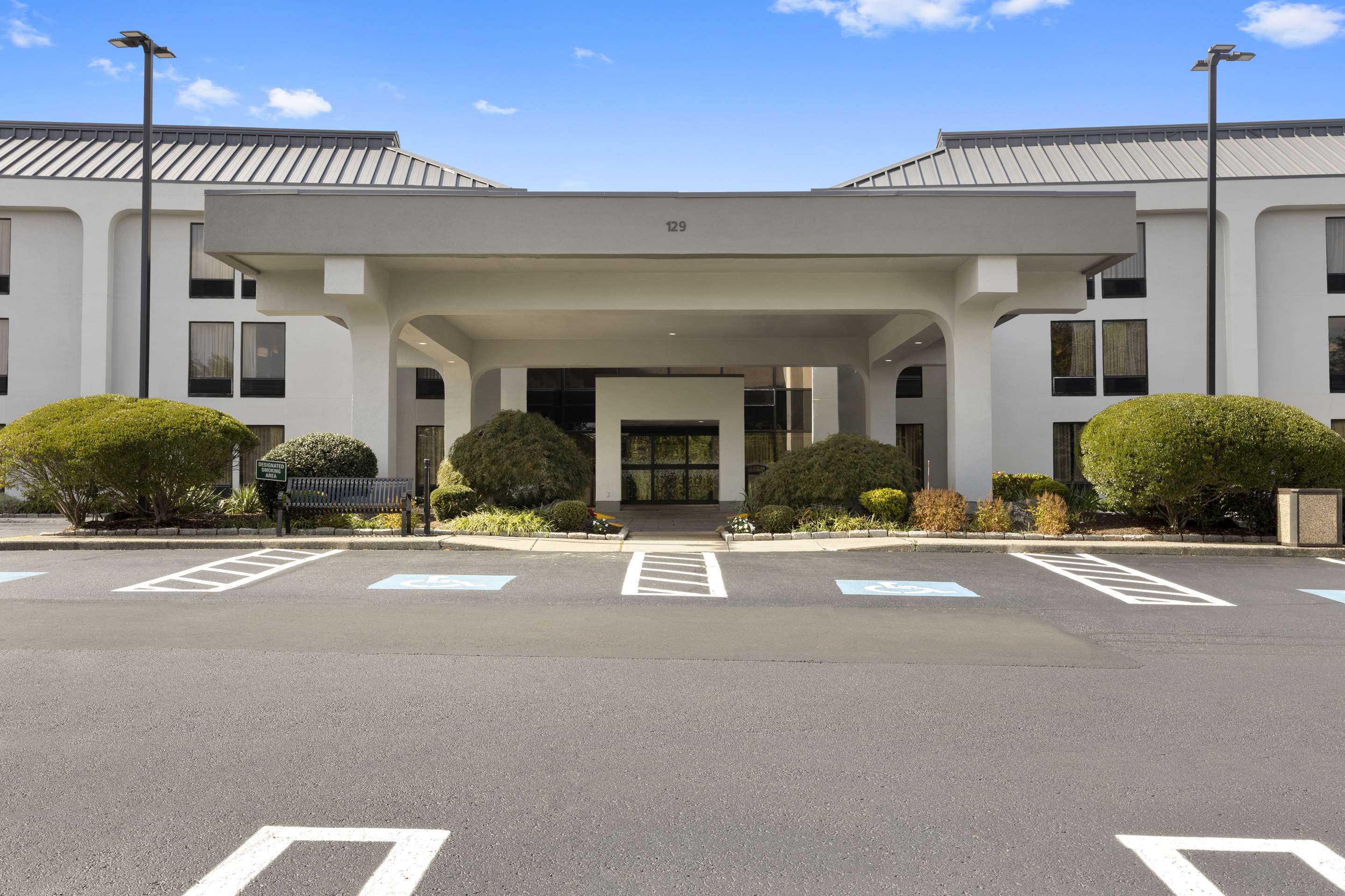 Exterior | Hampton Inn Milford
