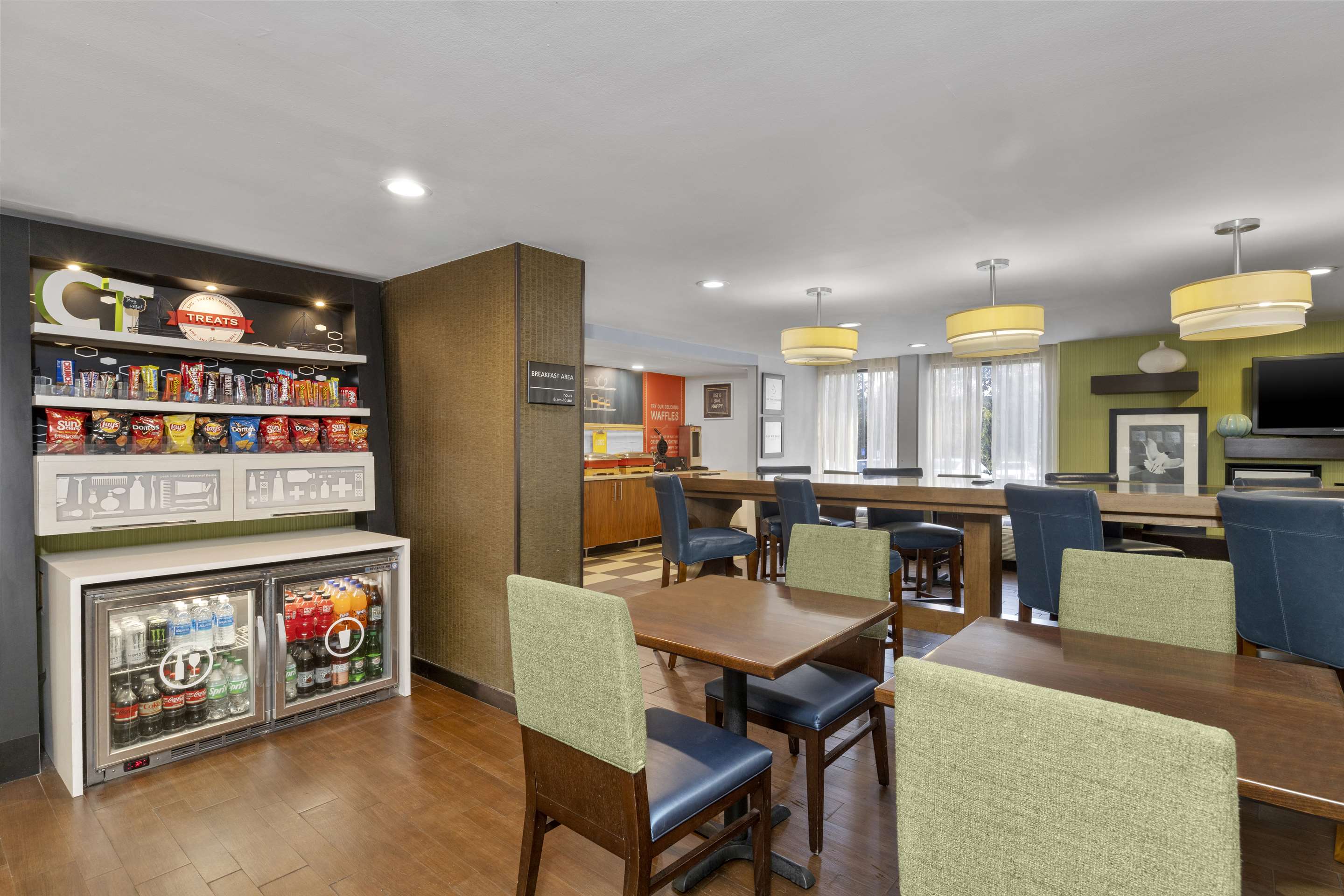 Breakfast Area | Hampton Inn Milford