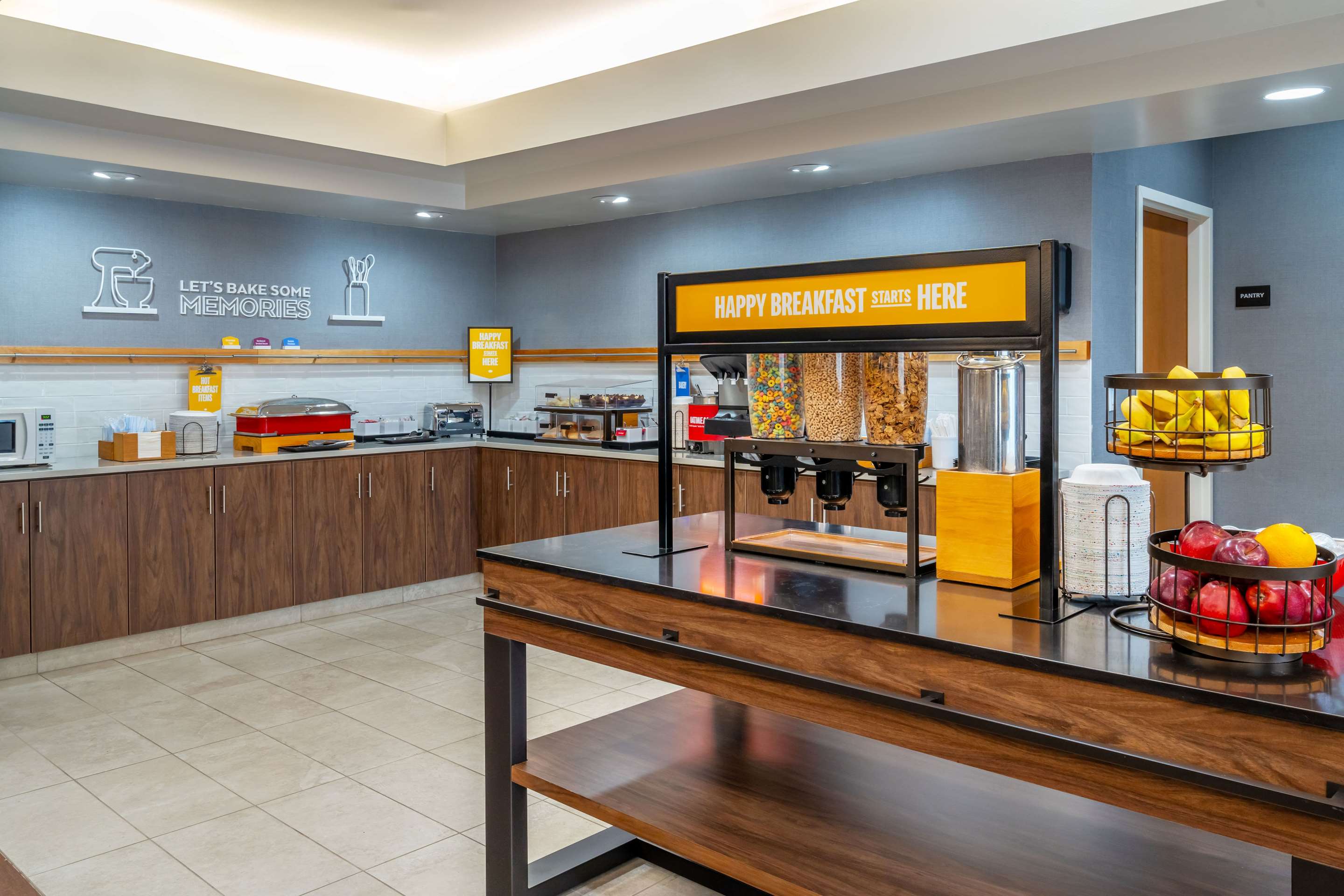 Breakfast Area | Hampton Inn Mitchell