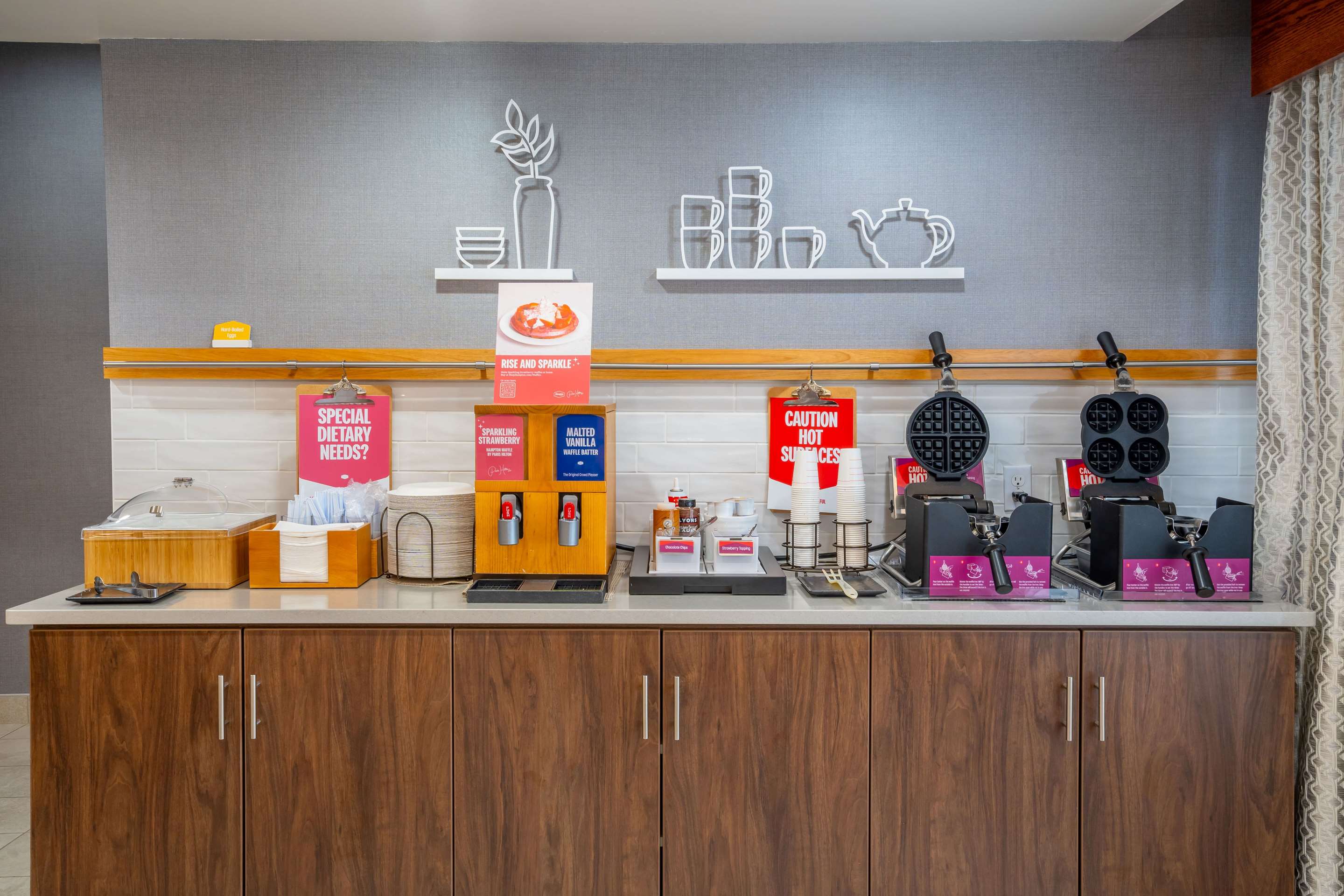 Breakfast Area | Hampton Inn Mitchell