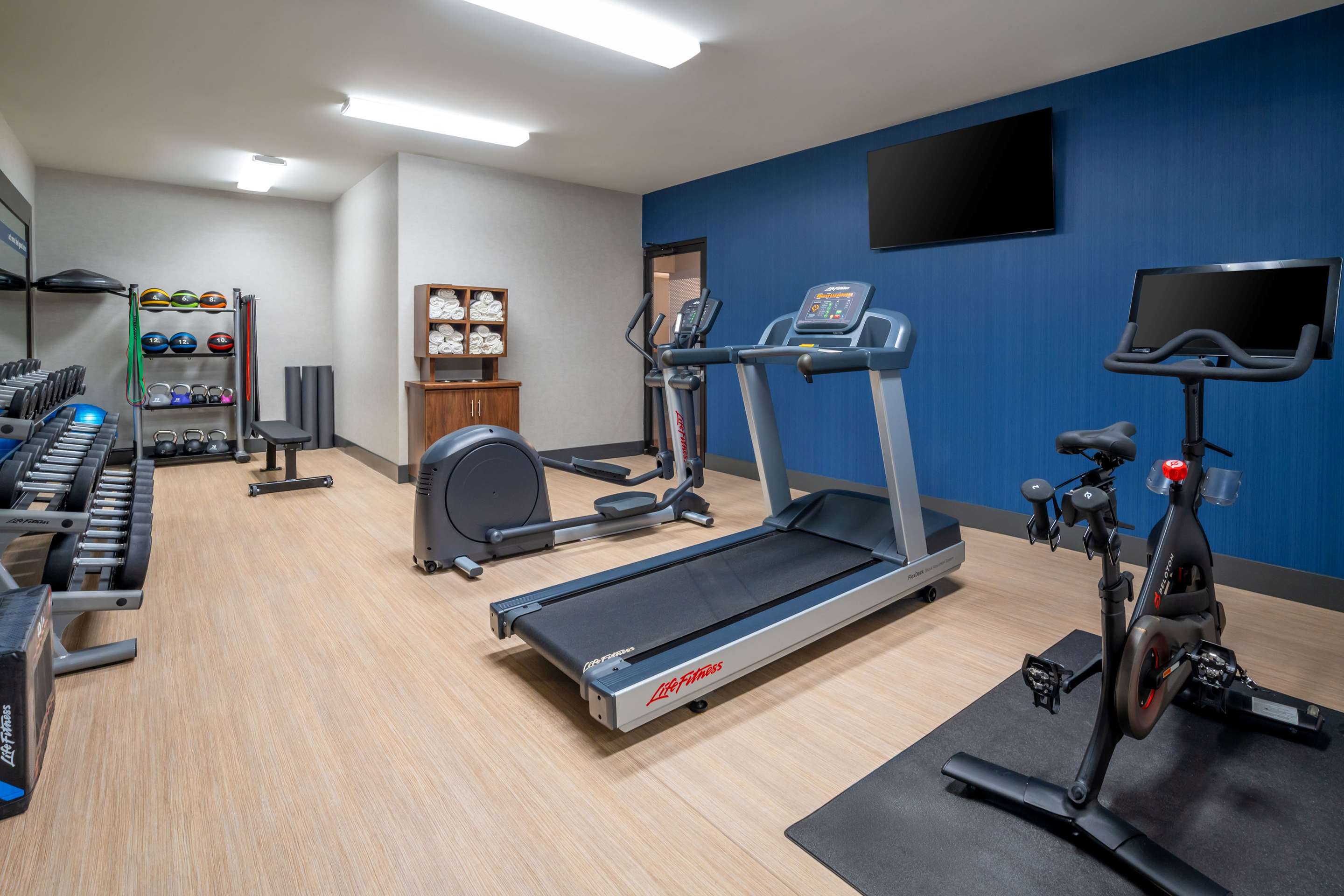 Health club fitness center gym | Hampton Inn Mitchell