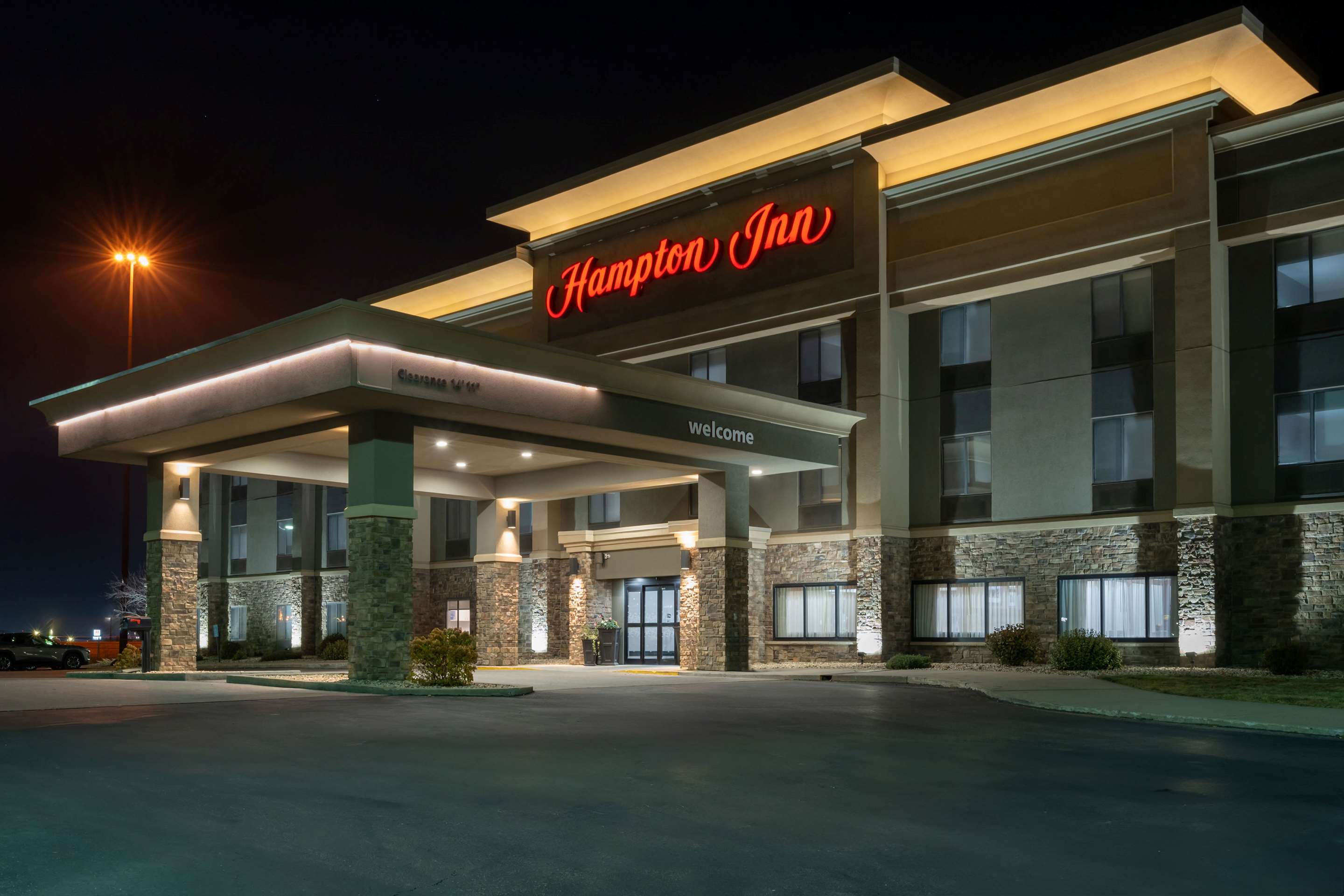 Exterior | Hampton Inn Mitchell
