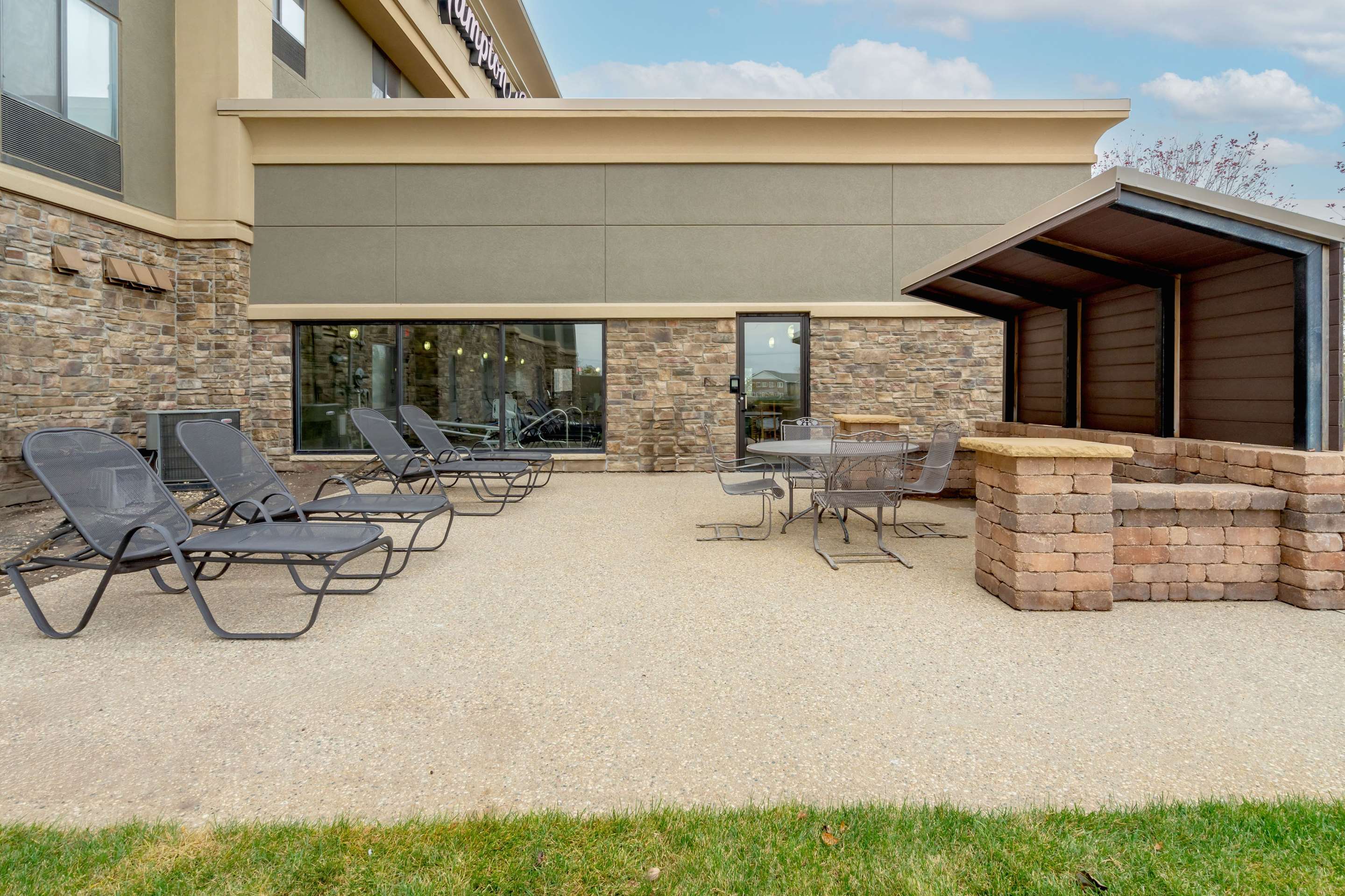 Exterior | Hampton Inn Mitchell