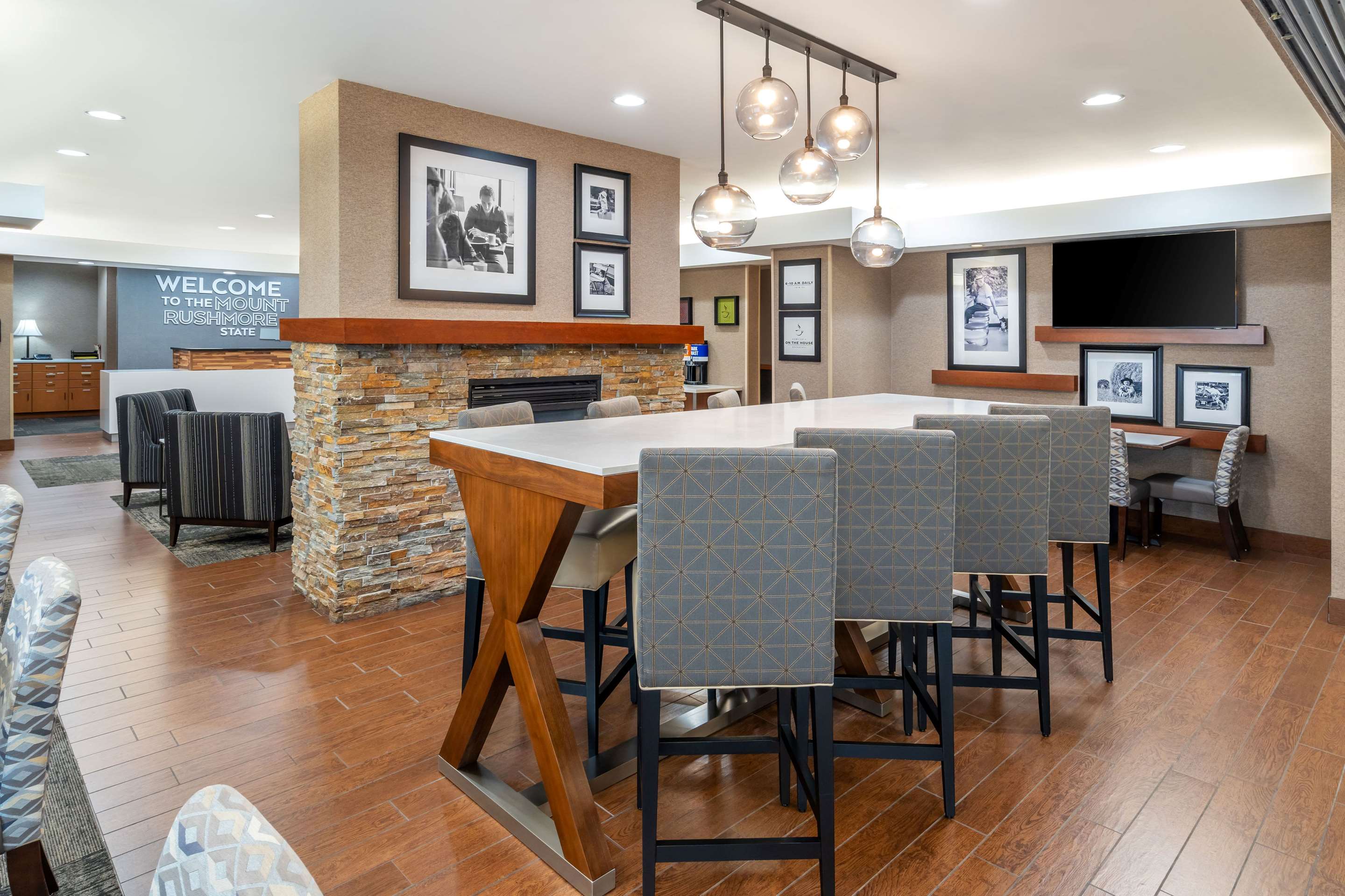 Lobby | Hampton Inn Mitchell