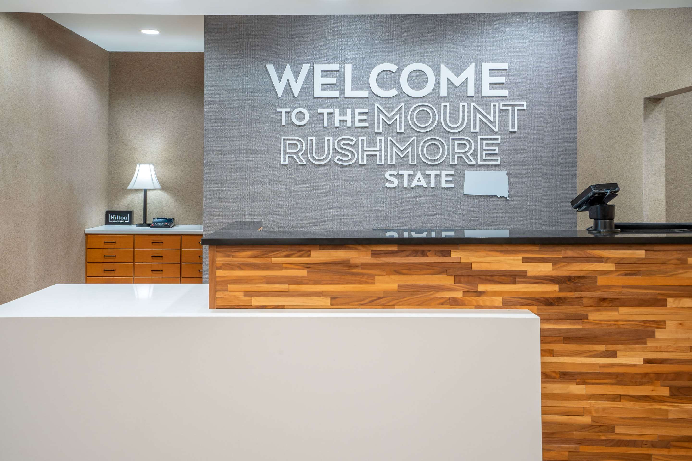 Reception | Hampton Inn Mitchell
