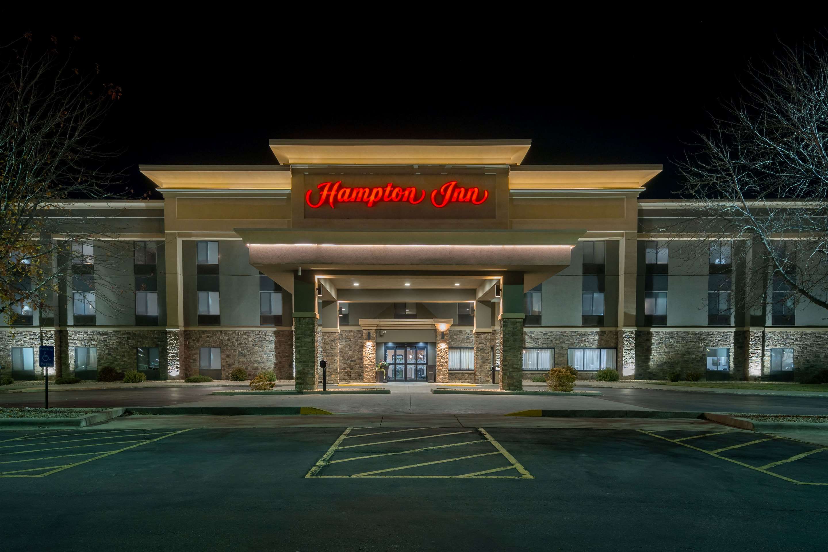 Exterior | Hampton Inn Mitchell