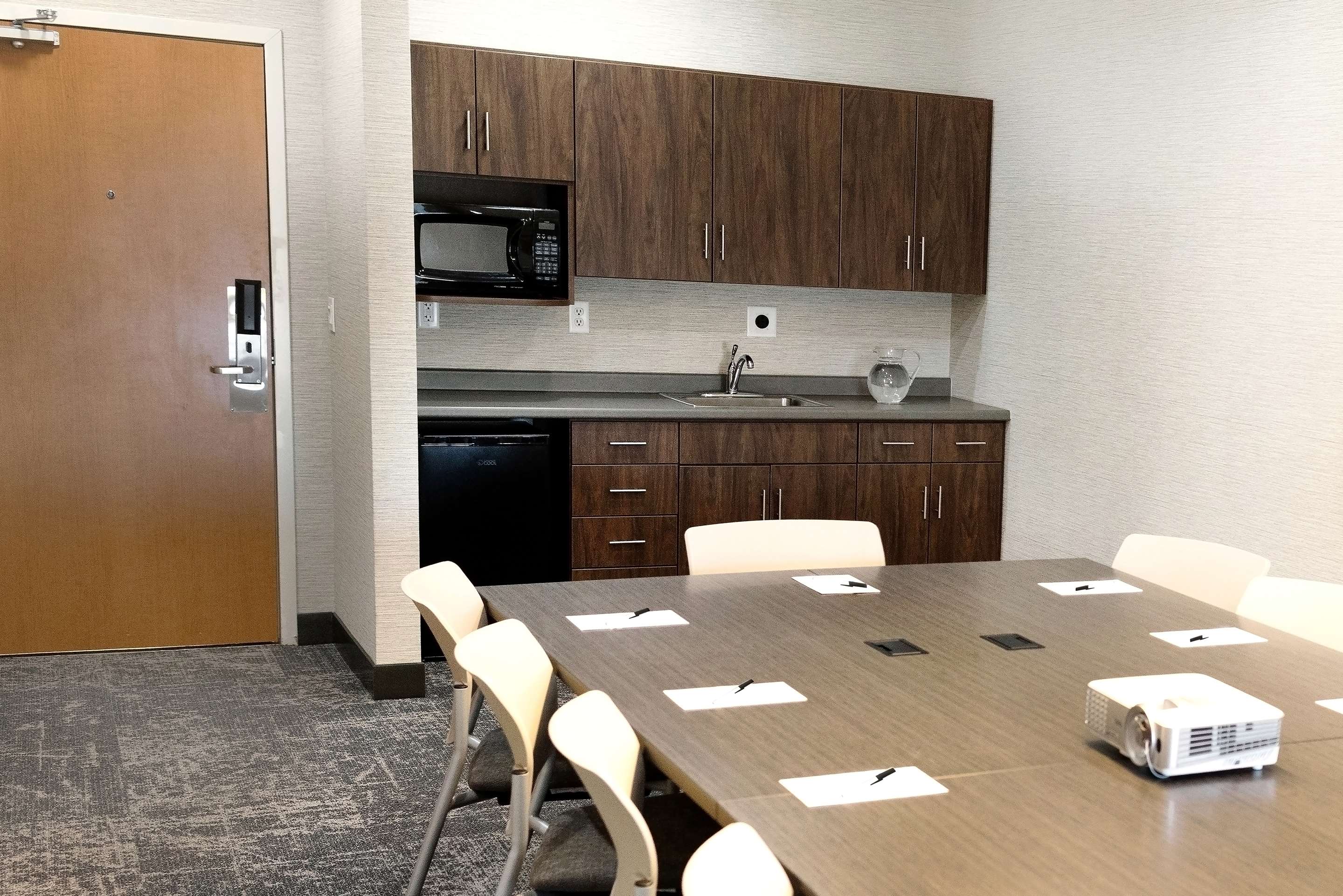 Meeting Room | Hampton Inn Mitchell