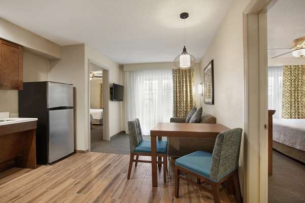  - Homewood Suites by Hilton Airport Kansas City - I-29, Exit 10