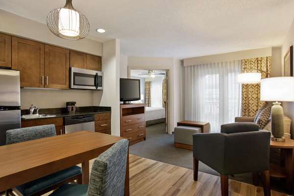  - Homewood Suites by Hilton Airport Kansas City - I-29, Exit 10