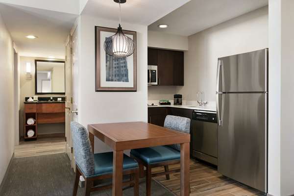  - Homewood Suites by Hilton Airport Kansas City - I-29, Exit 10