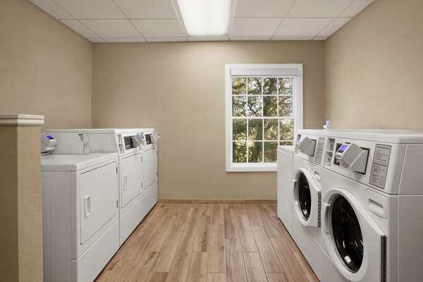  - Homewood Suites by Hilton Airport Kansas City - I-29, Exit 10