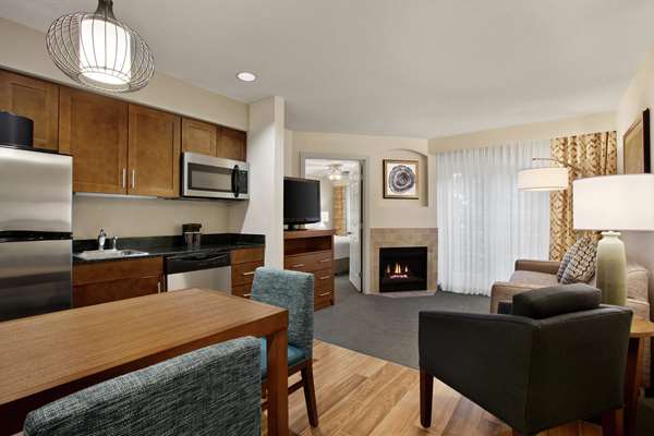  - Homewood Suites by Hilton Airport Kansas City - I-29, Exit 10