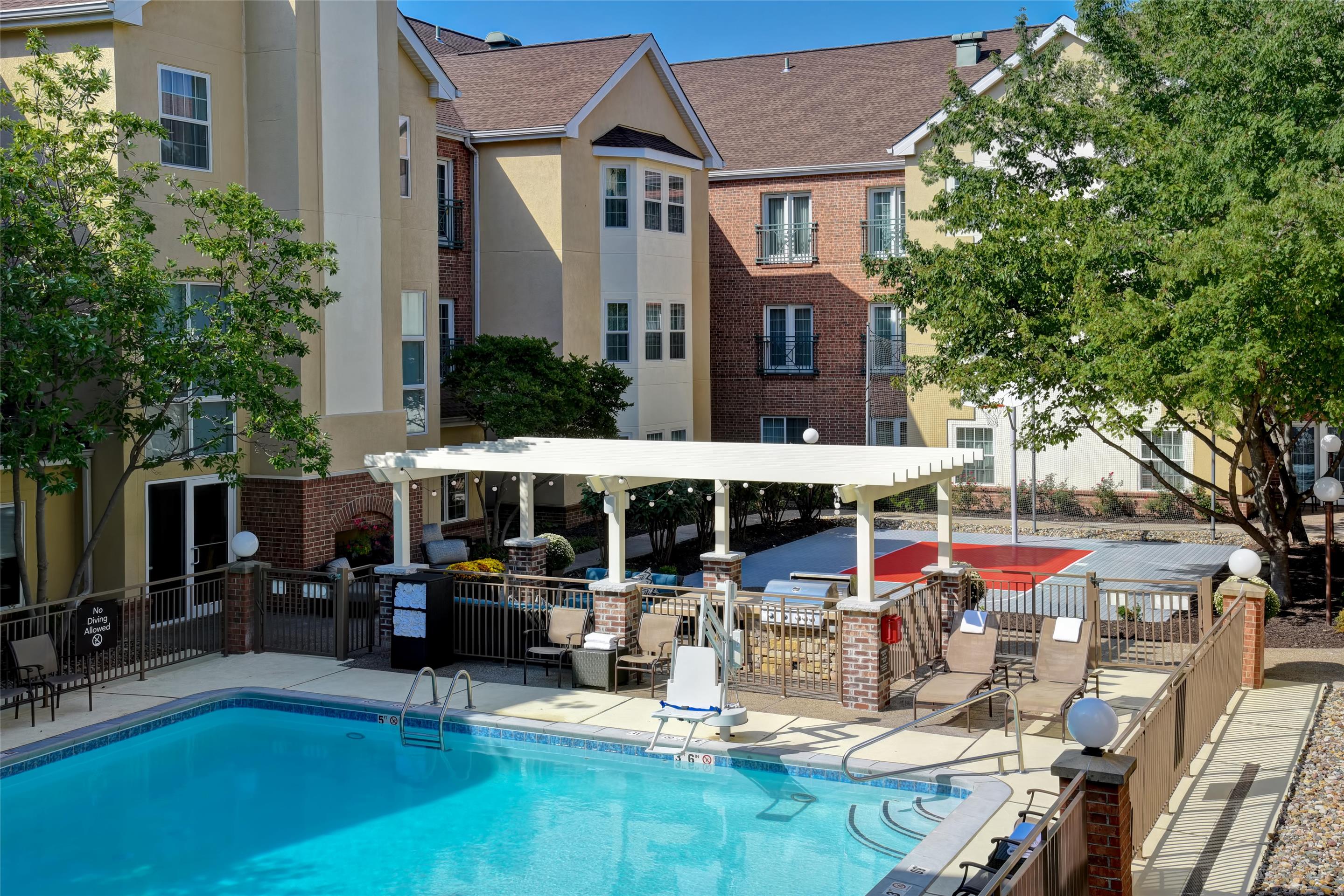Pool | Homewood Suites by Hilton Kansas City-Airport